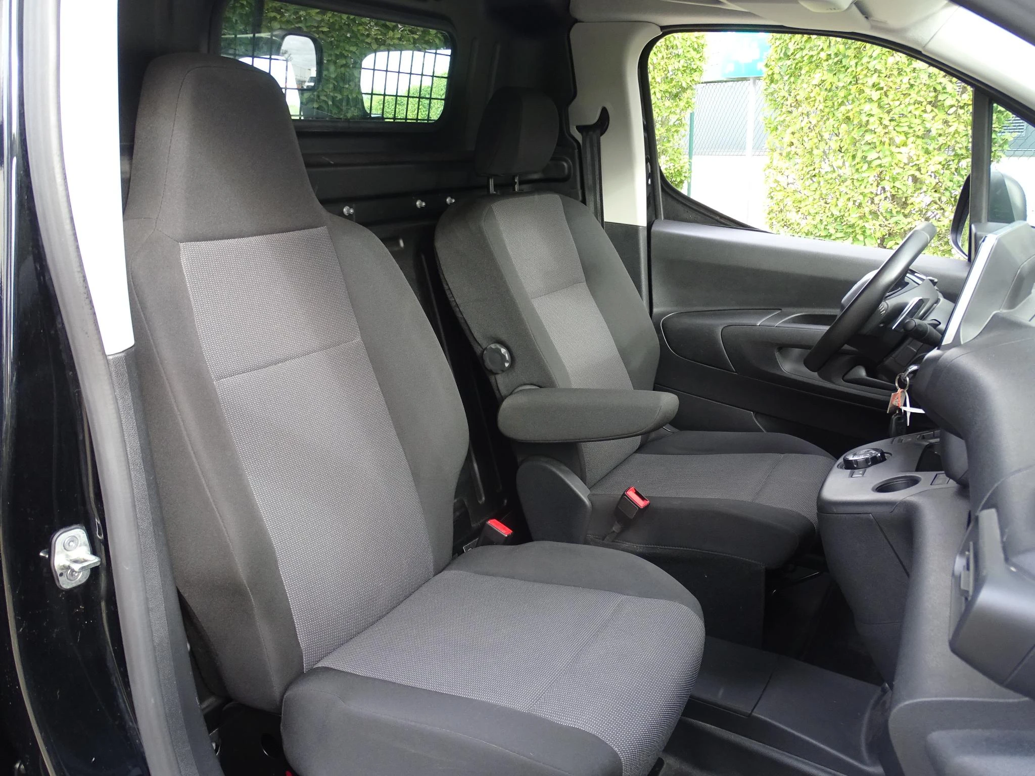 Peugeot-Partner-image-12