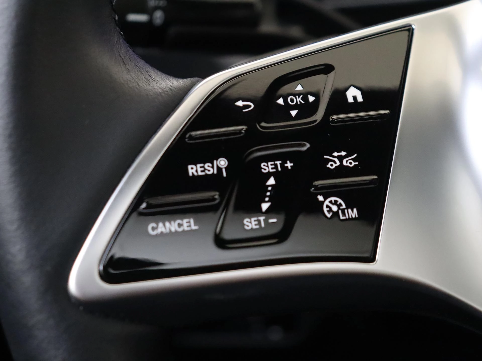 Mercedes-Benz-EQE-image-15