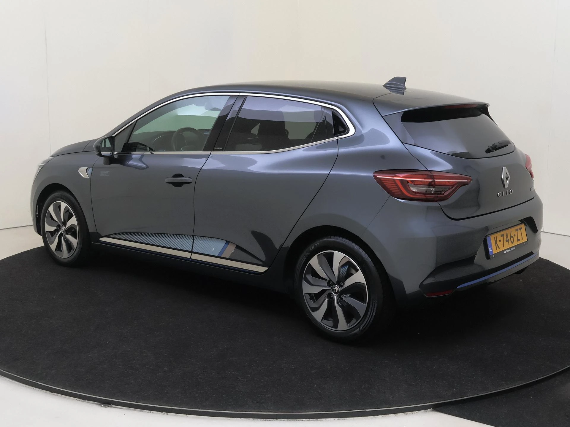 Renault-Clio-image-2