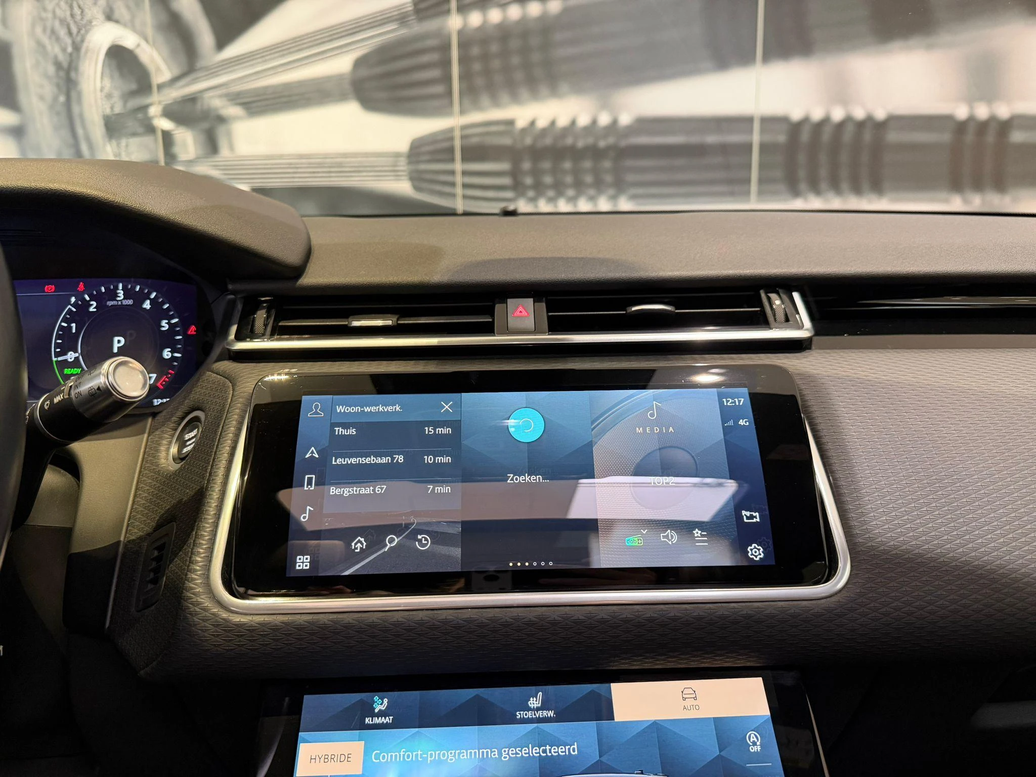 Land Rover-Range Rover Velar-image-14
