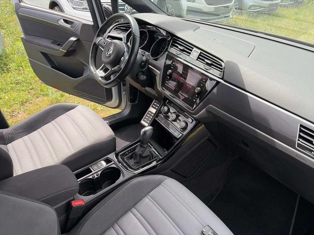 Volkswagen Touran 1.5 TSI DSG R-Line Black Style AHK, RFK, Navi., ACC, 18"Alu.,