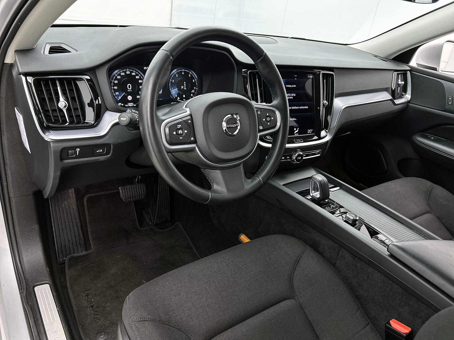 Volvo-V60-image-16