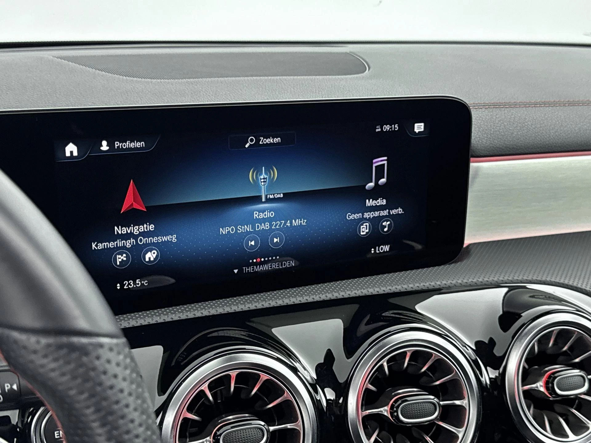 Mercedes-Benz-CLA-image-12