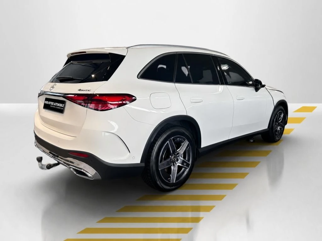 Mercedes-Benz-GLC 300 d-image-13