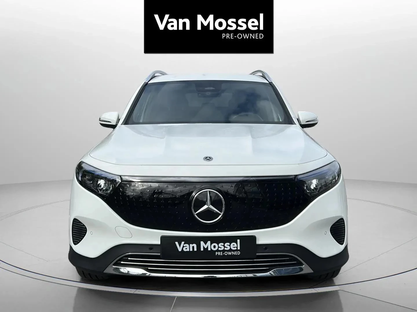 Mercedes-Benz-EQB-image-1