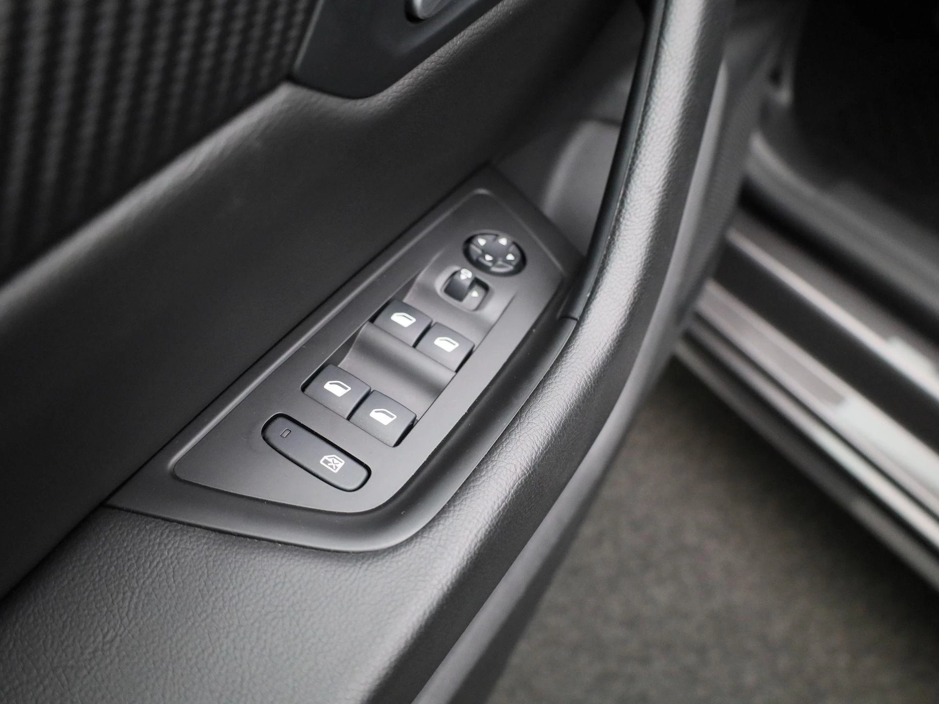 Peugeot-508-image-28