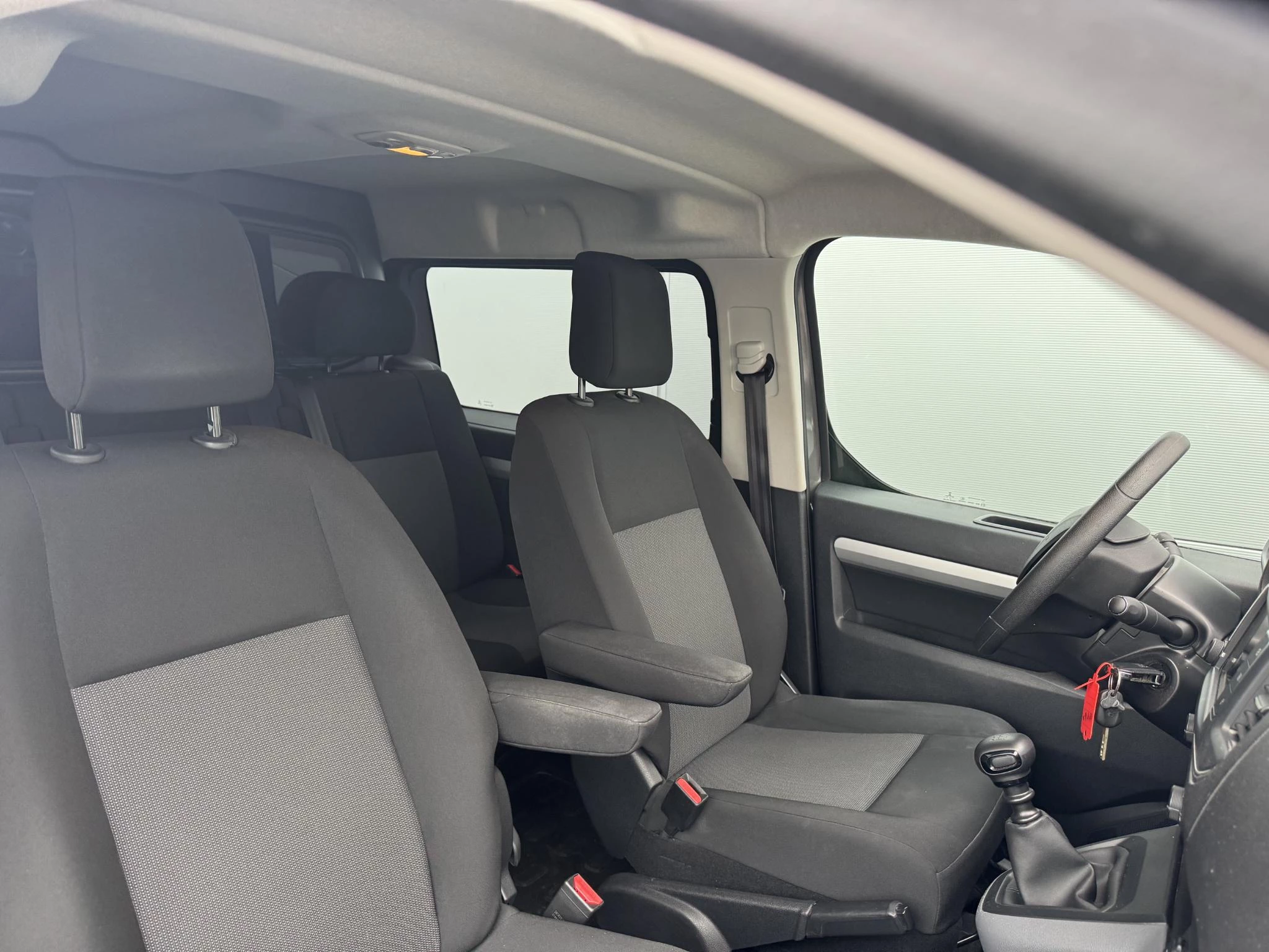 Peugeot-Expert-image-32