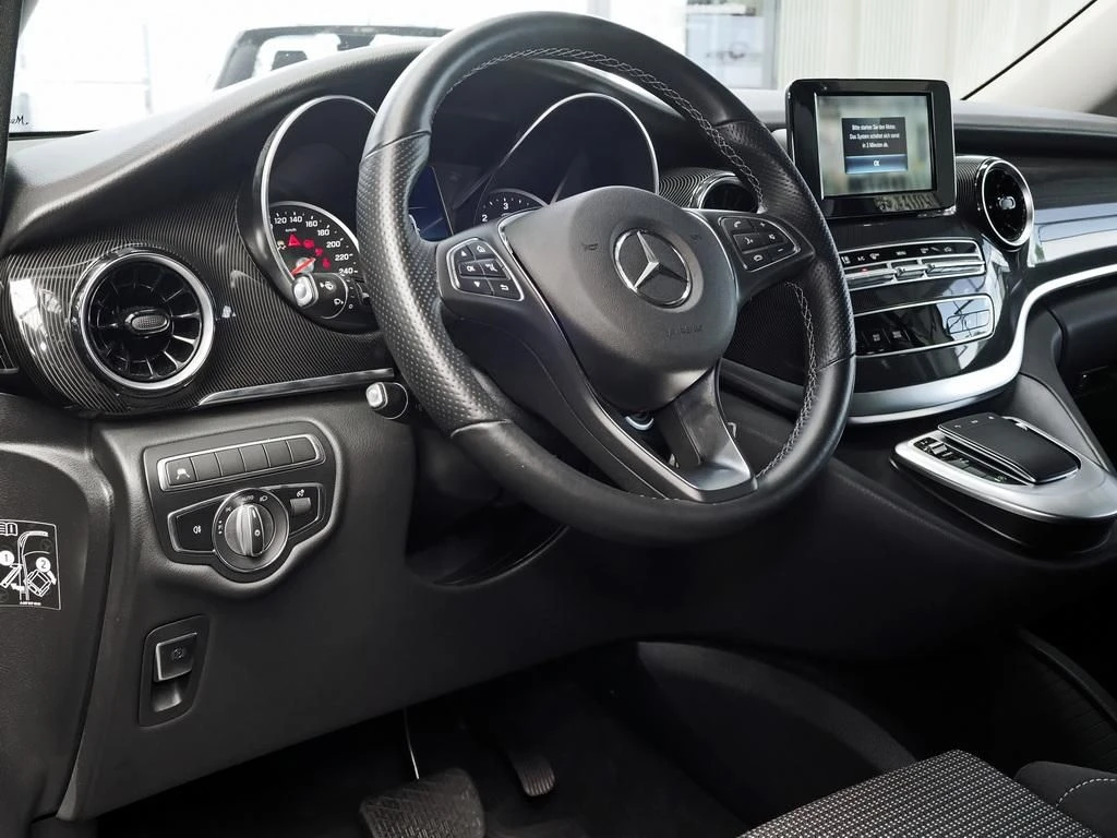Mercedes-Benz-V-Klasse 220-image-8