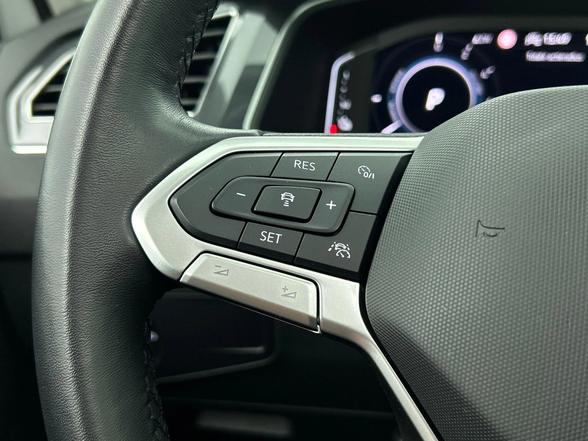 Volkswagen-Tiguan-image-5