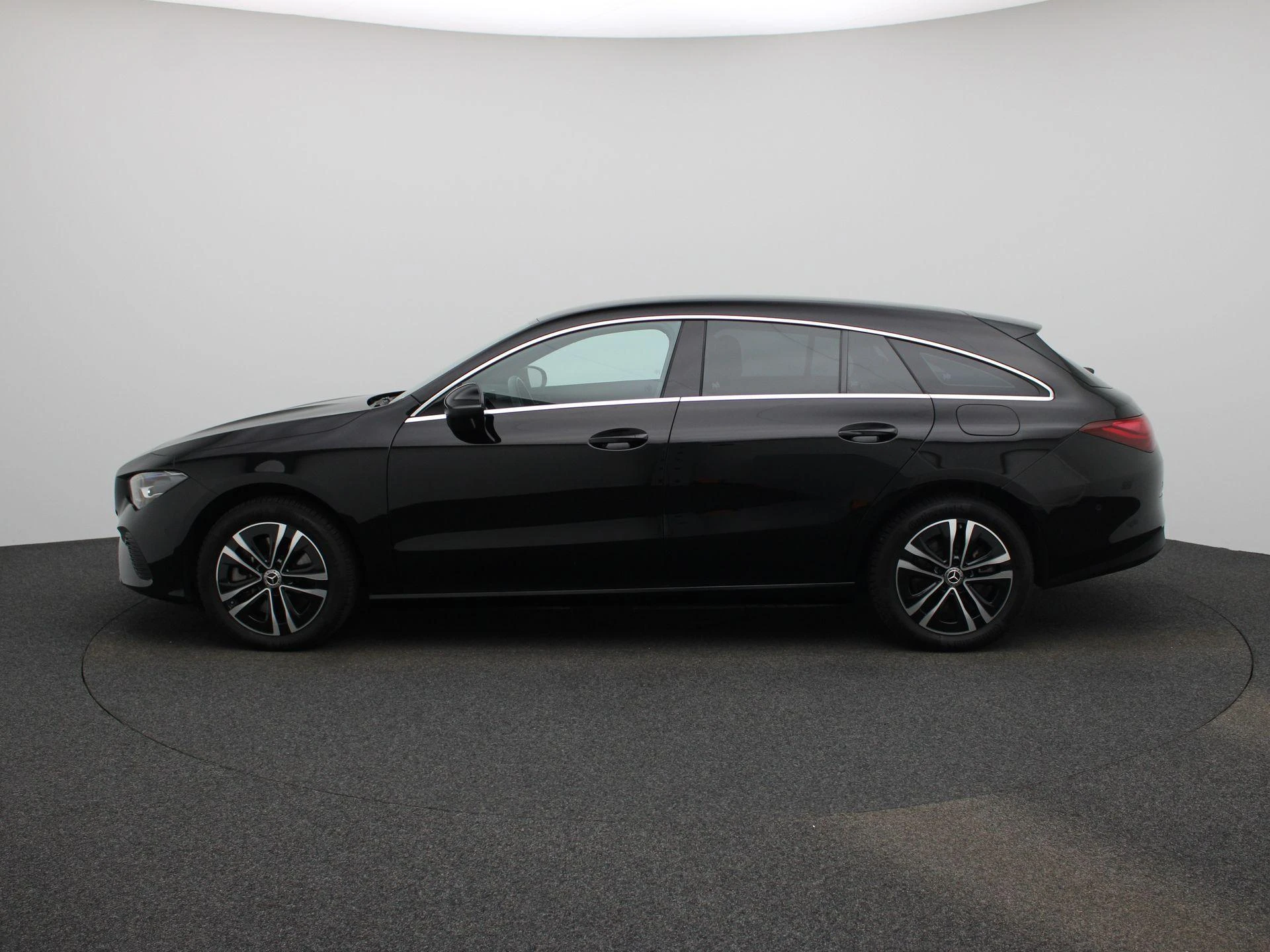Mercedes-Benz-CLA-image-3