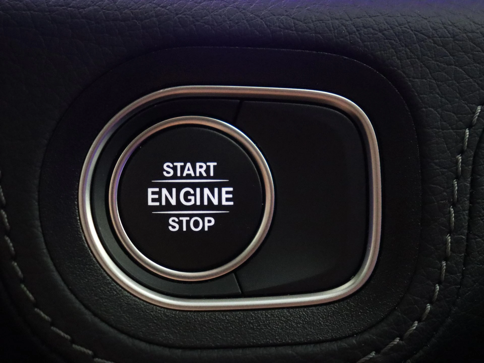 Mercedes-Benz-GLE-image-21