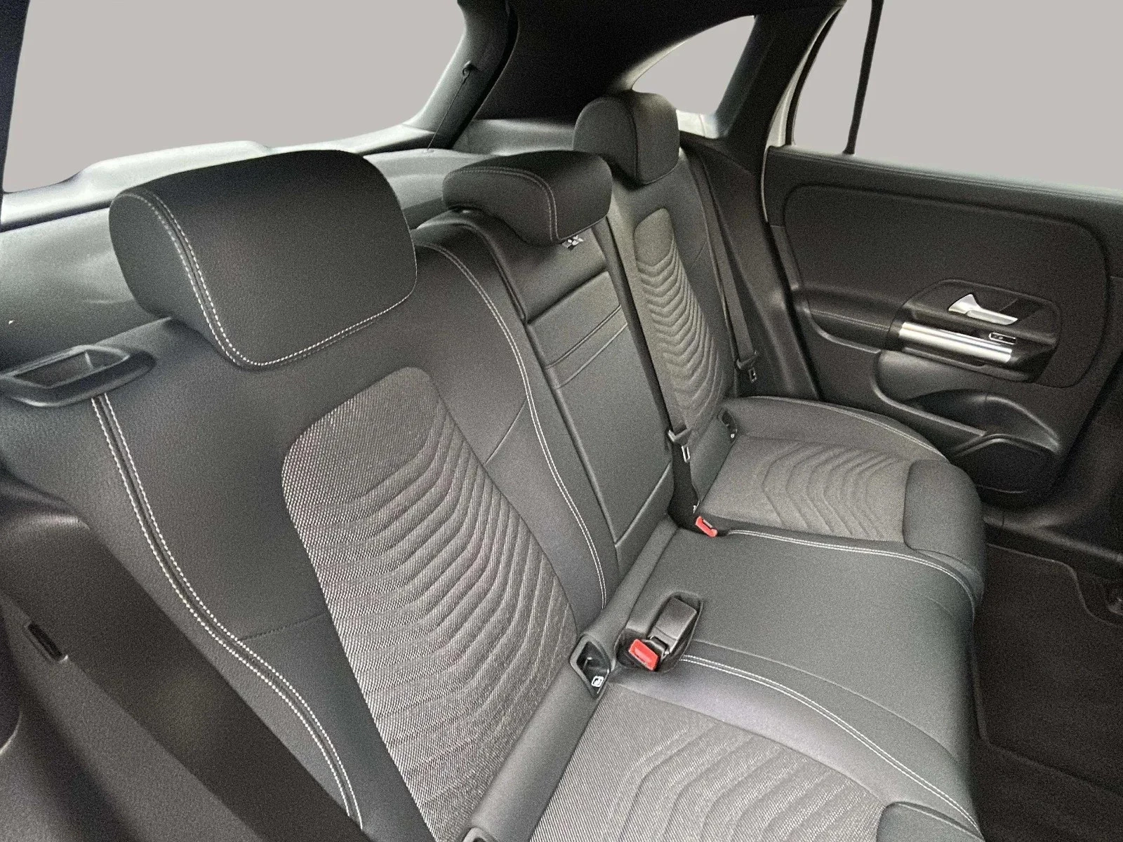 Mercedes-Benz-EQA-image-16