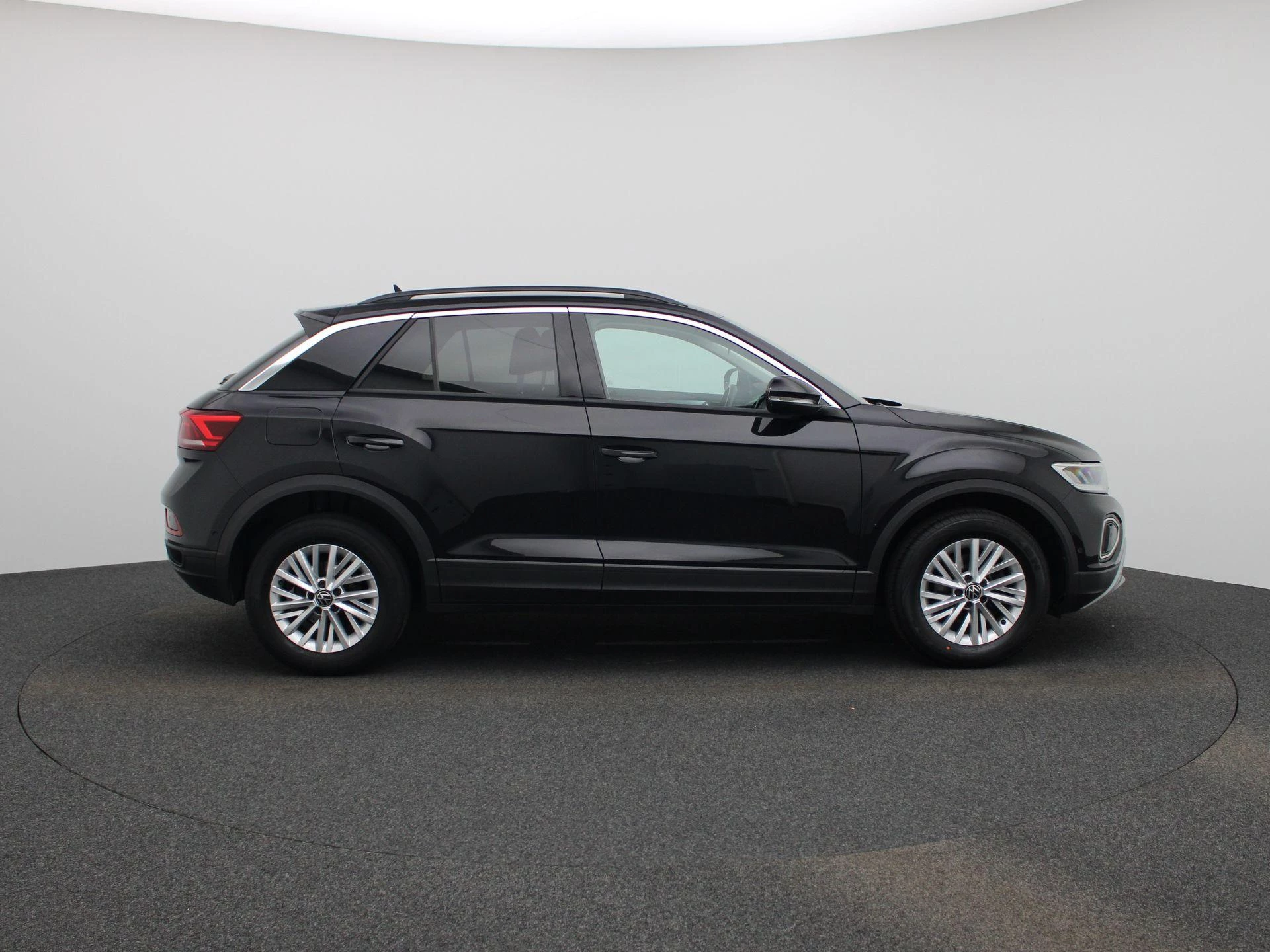 Volkswagen-T-Roc-image-5