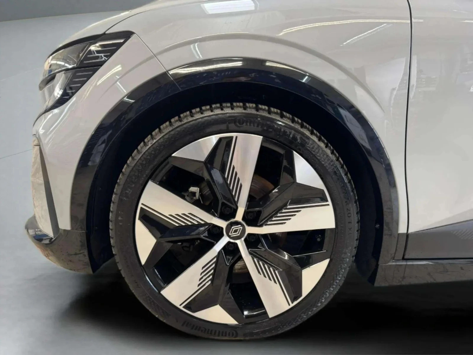 Renault-Megane E-Tech-image-8