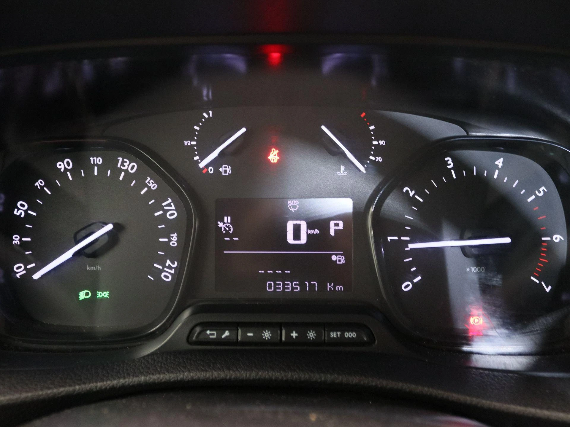 Opel-Vivaro-image-6