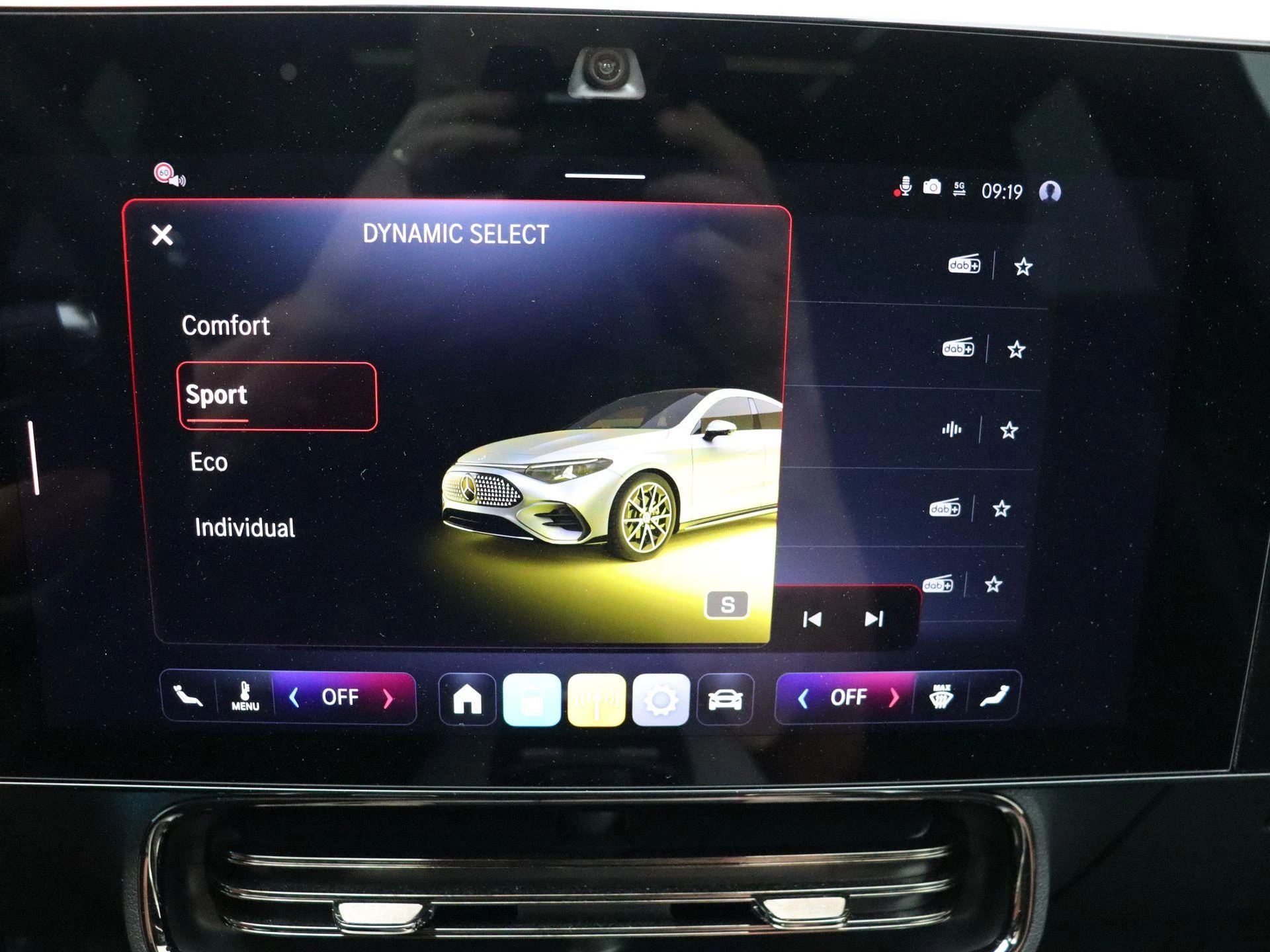 Mercedes-Benz-CLA-image-21
