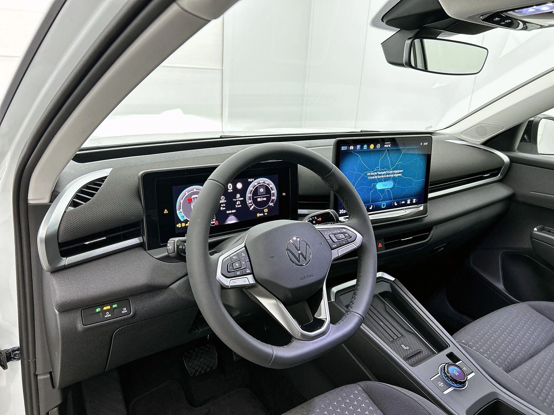 Volkswagen-T-Roc-image-16