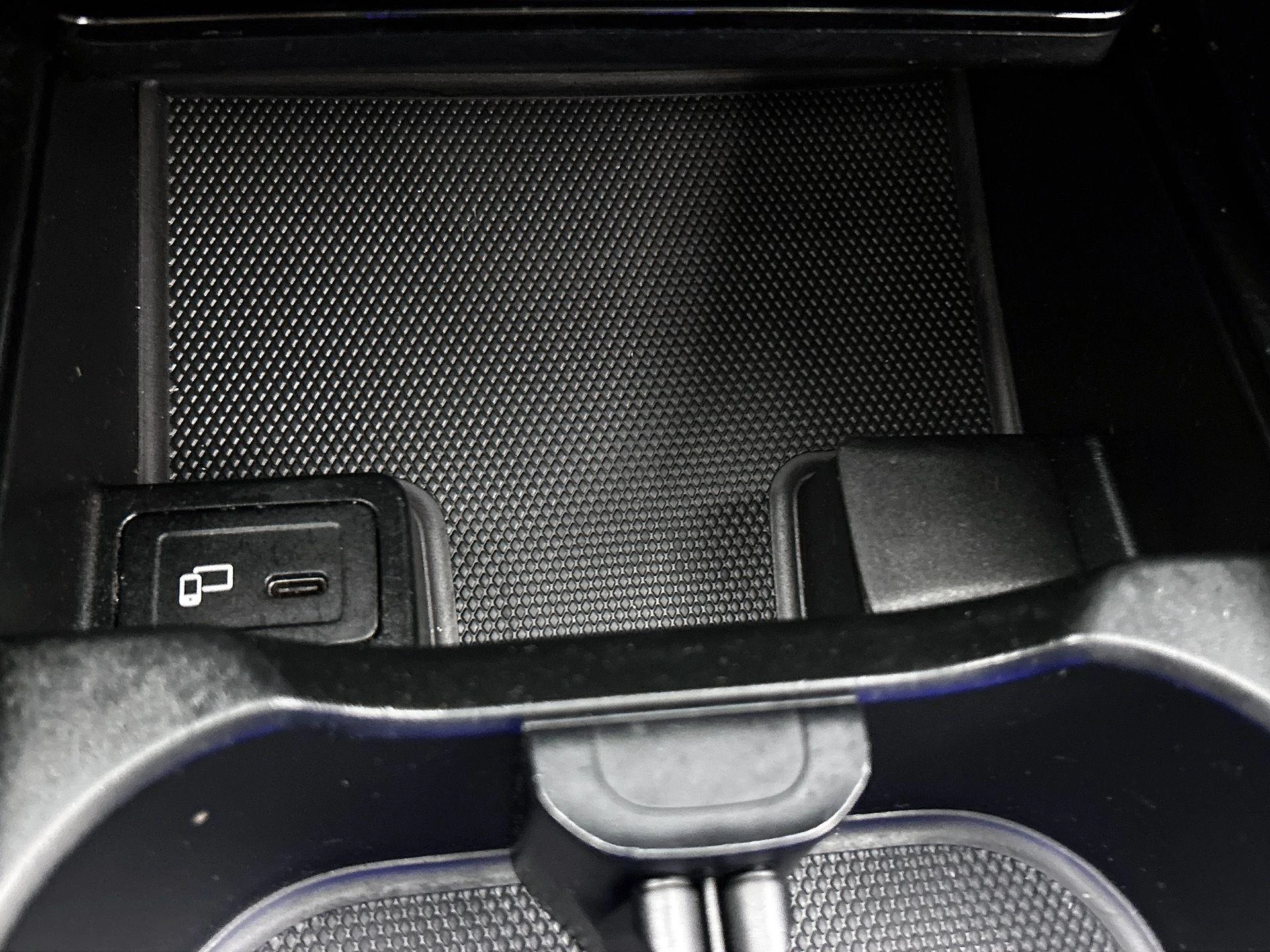 Mercedes-Benz-CLA-image-41