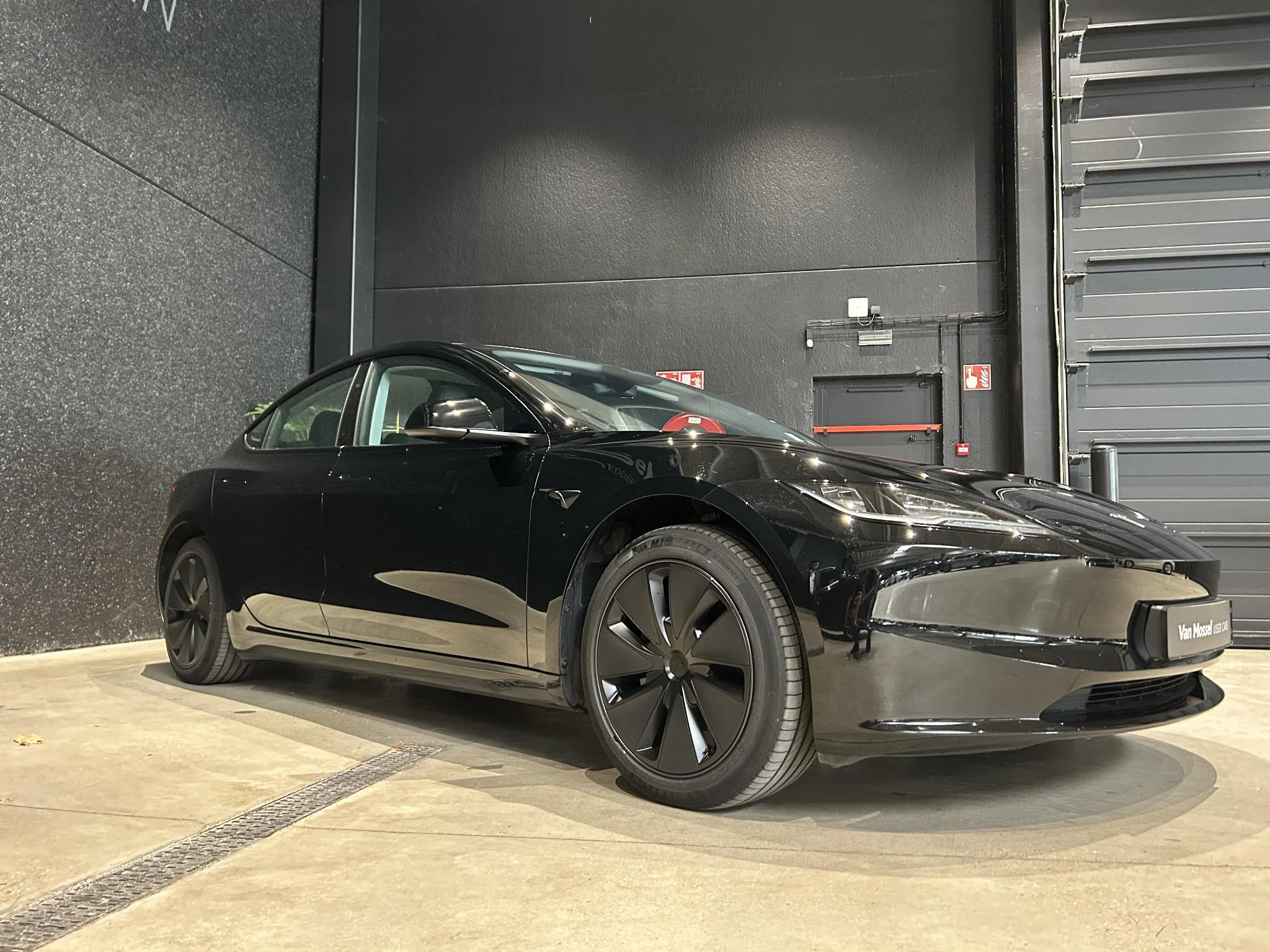 Tesla-Model 3-image-4
