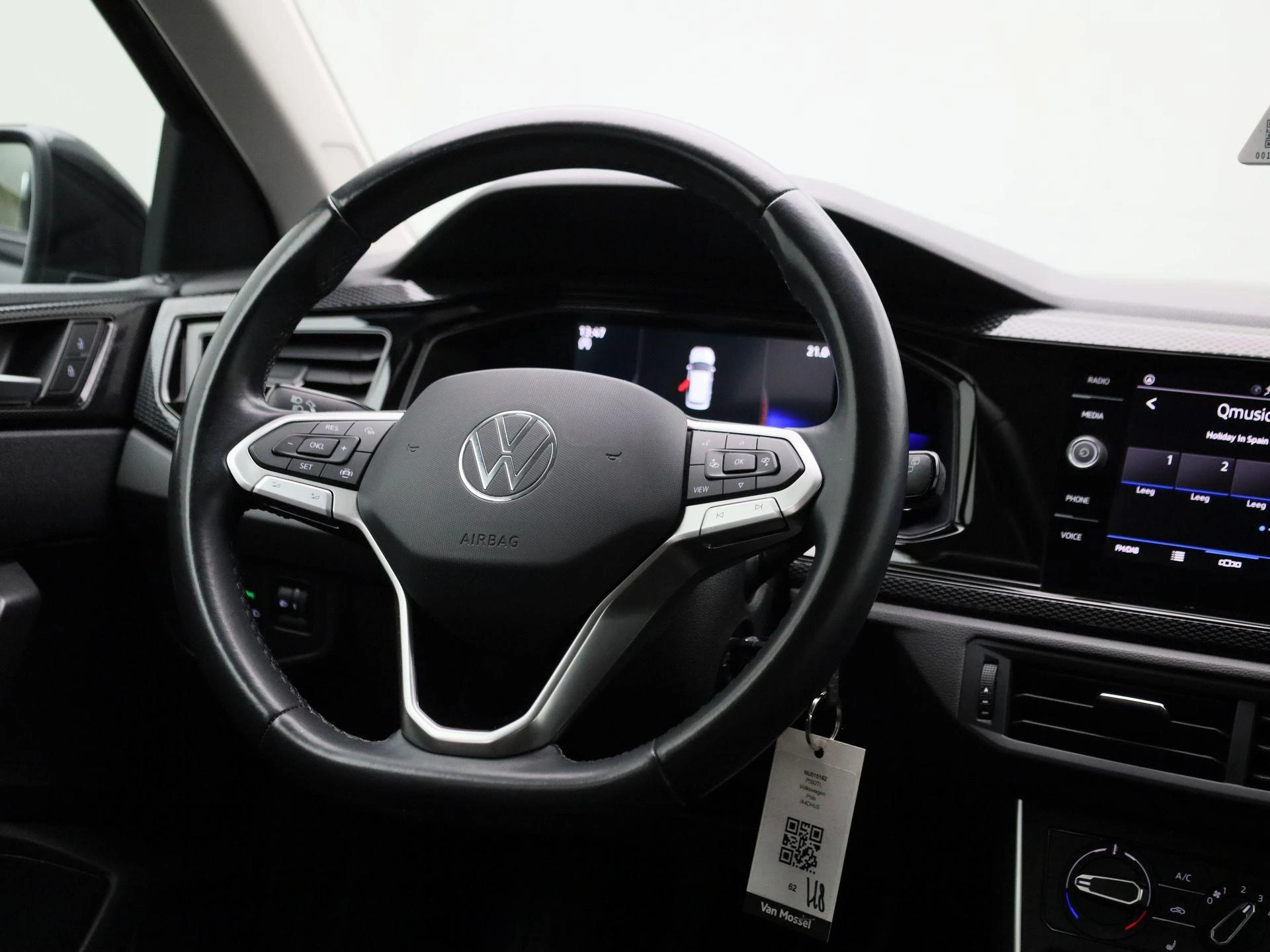 Volkswagen-Polo-image-9