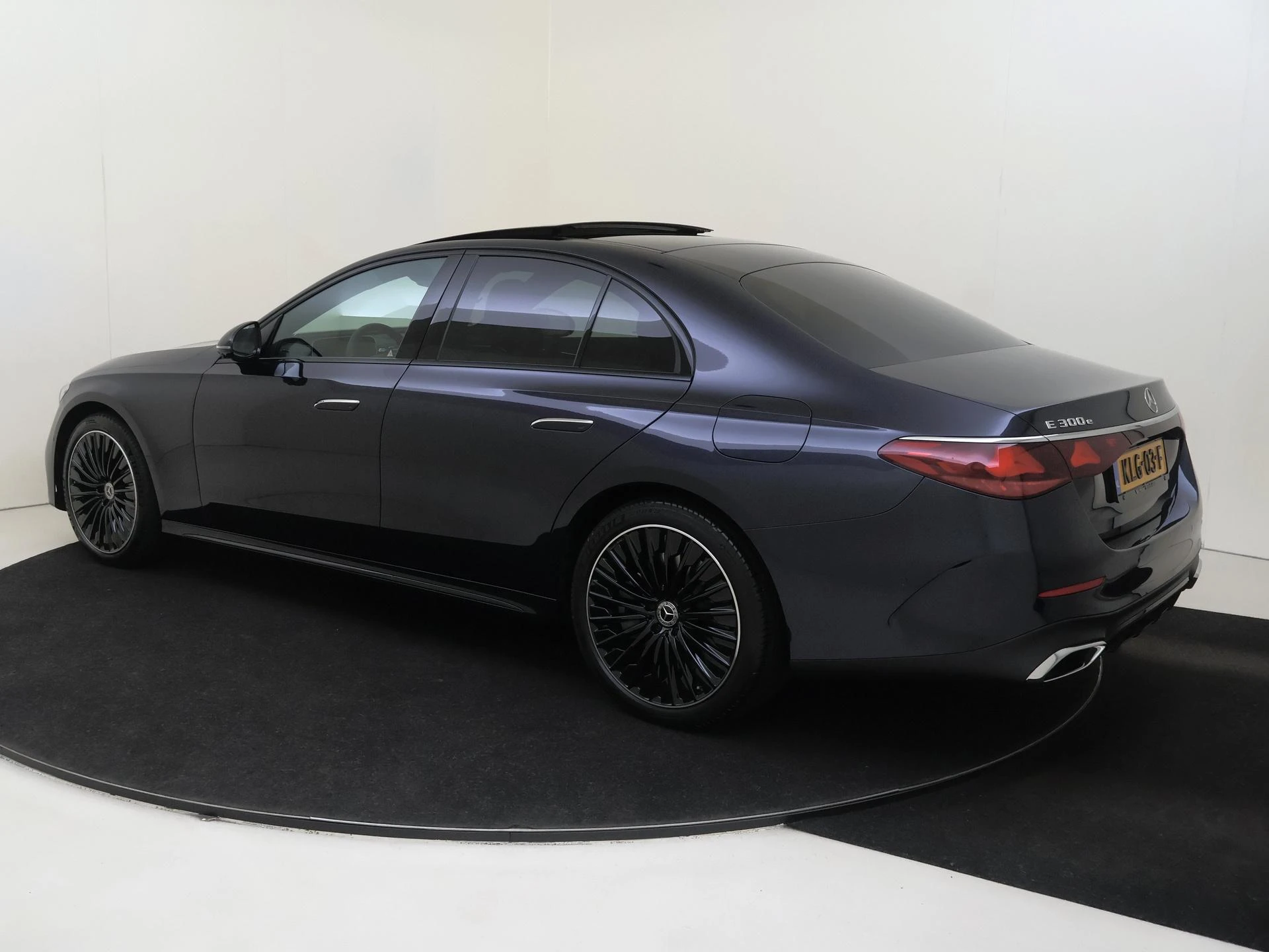 Mercedes-Benz-E-Klasse-image-2