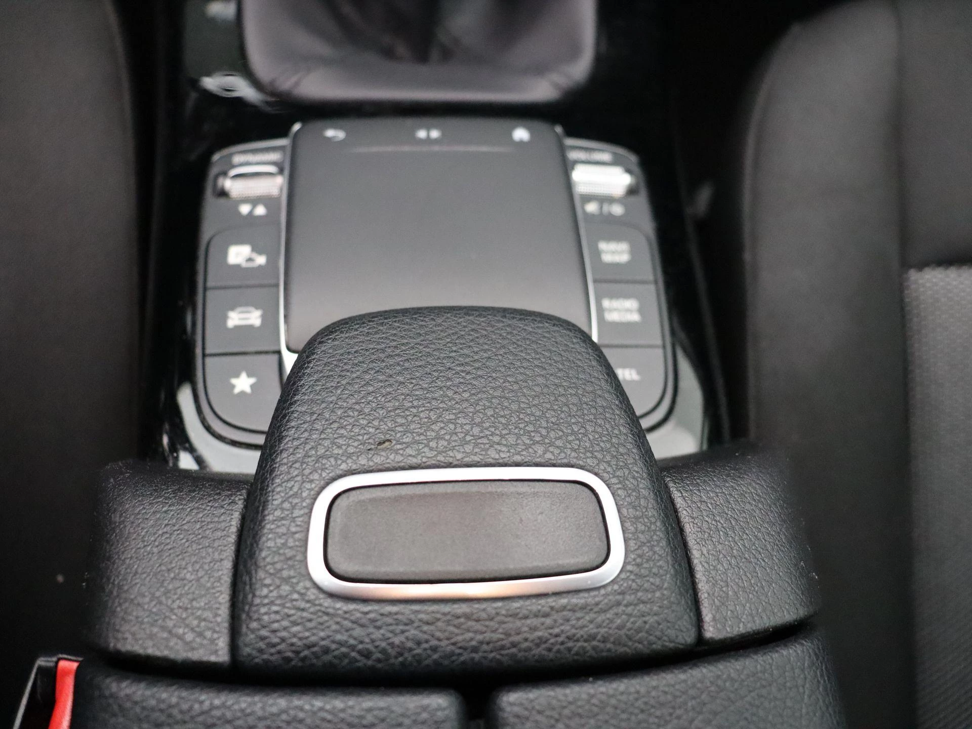 Mercedes-Benz A-Klasse 160 + CARPLAY + SENSOREN + CAMERA +