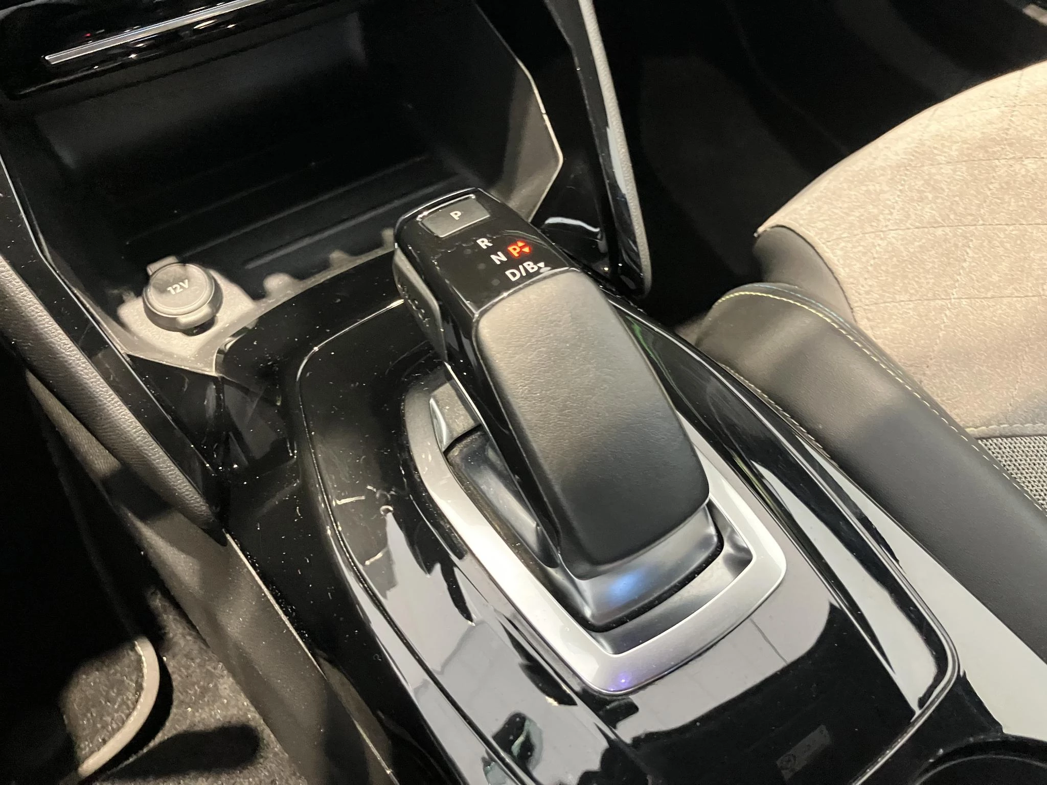 Peugeot-e-2008-image-24