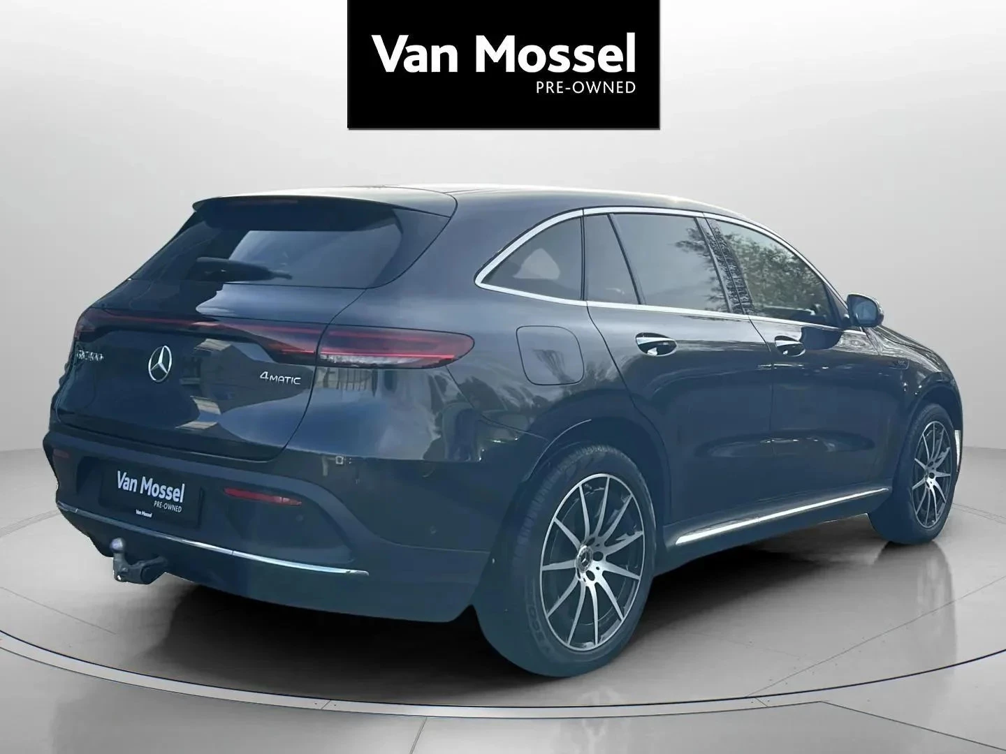 Mercedes-Benz-EQC-image-4