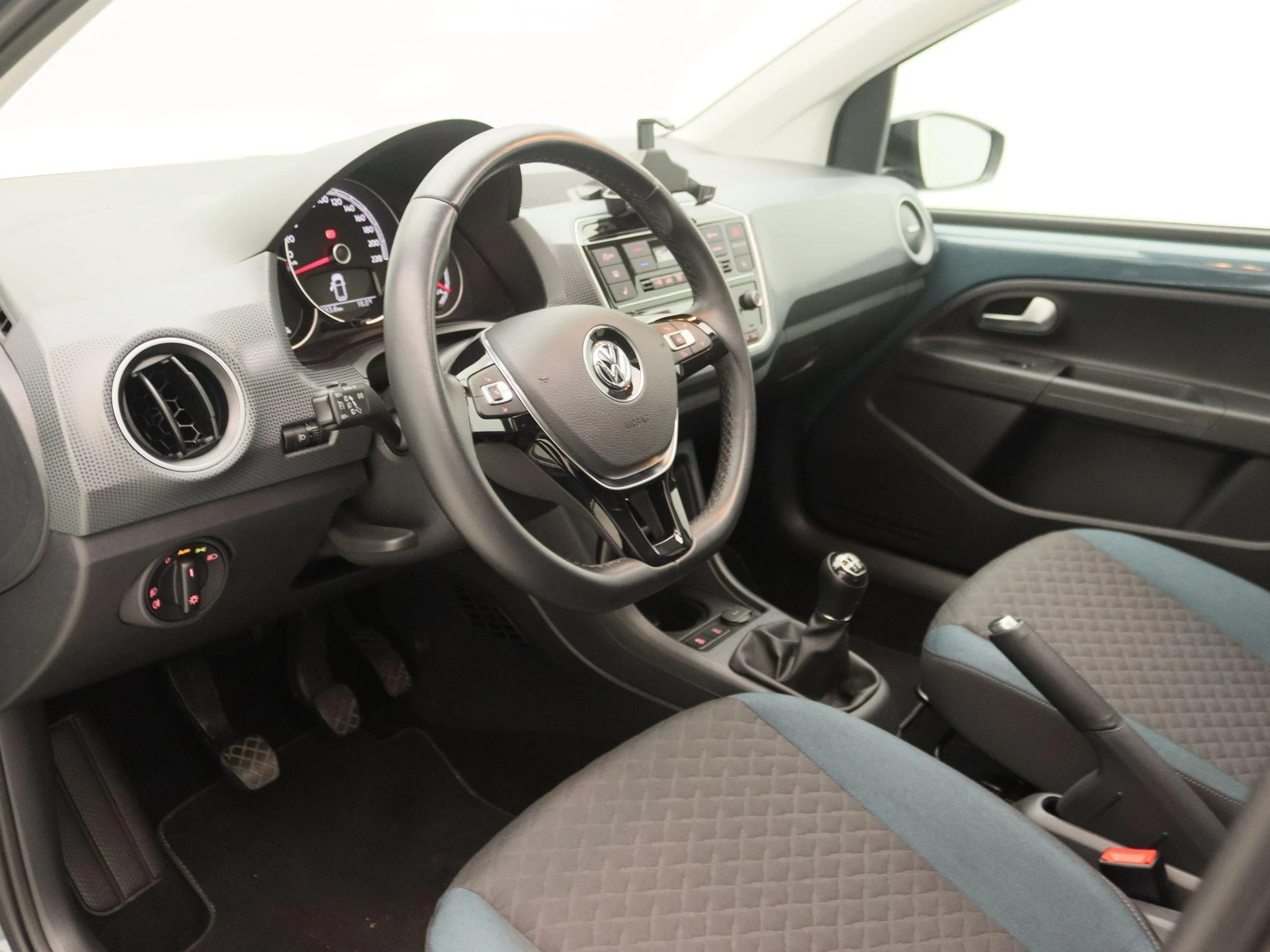 Volkswagen-up!-image-20