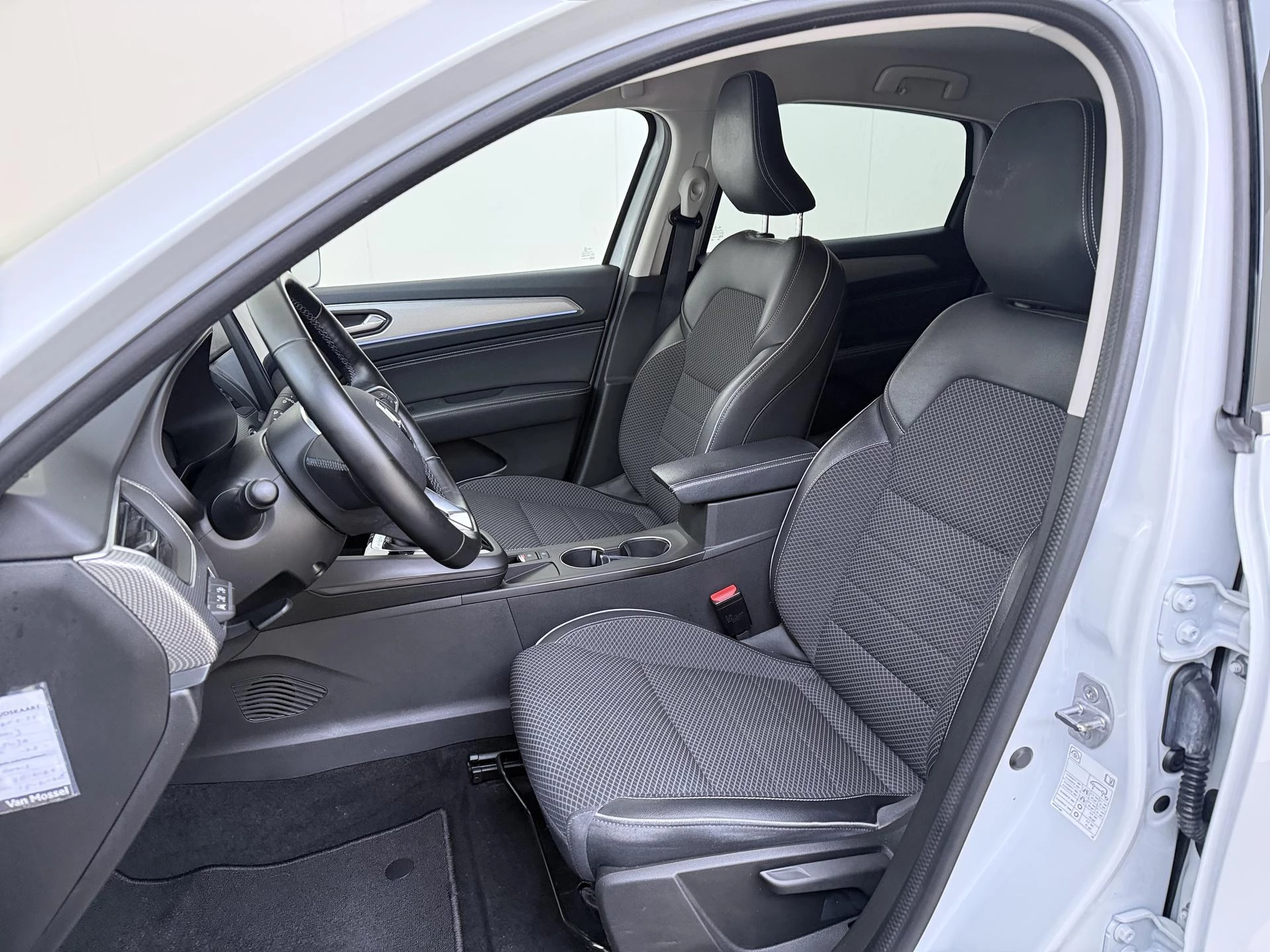 Renault-Arkana-image-10