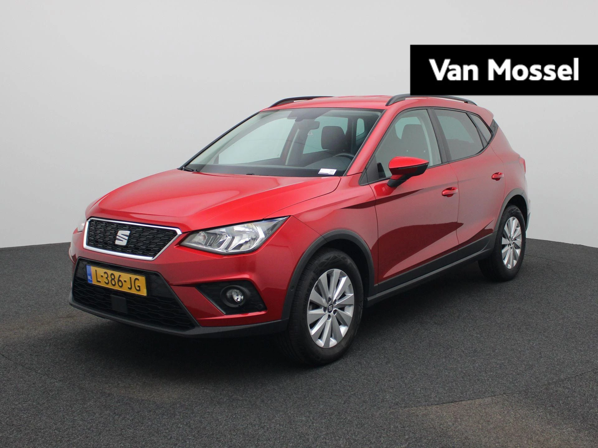 SEAT-Arona-image-0