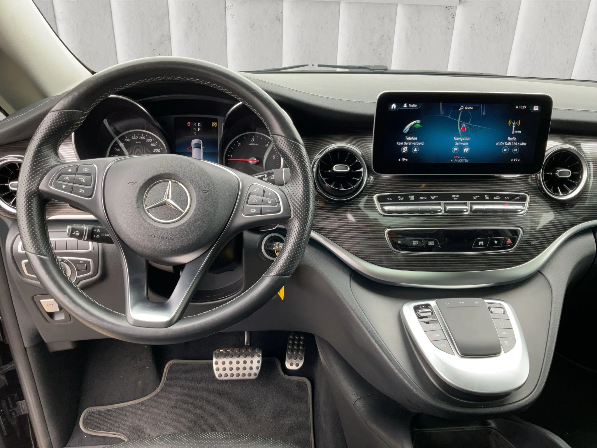 Mercedes-Benz V-Klasse 300 d Avantgarde Edition 4MATIC lang