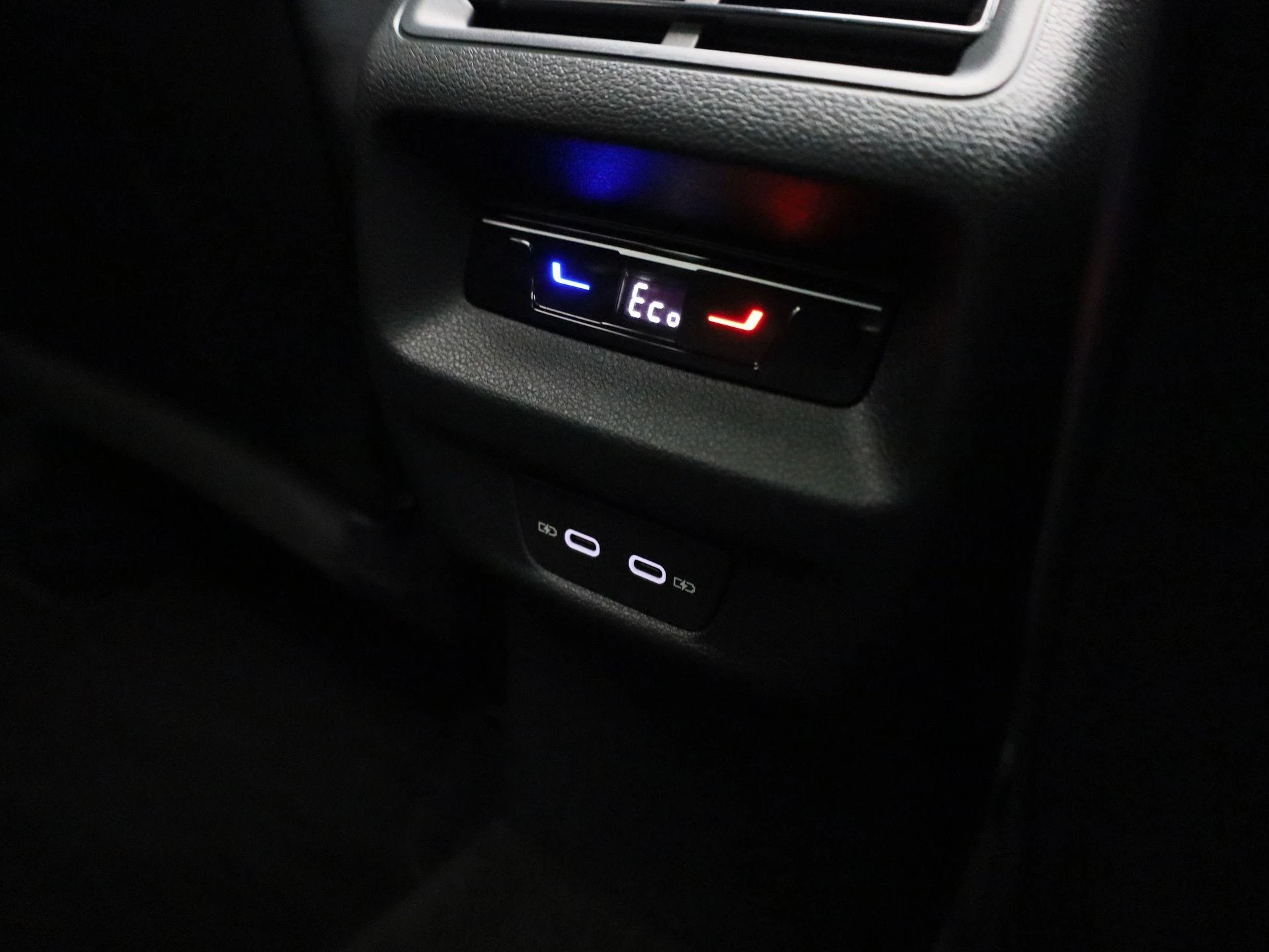 Volkswagen-Tiguan-image-52