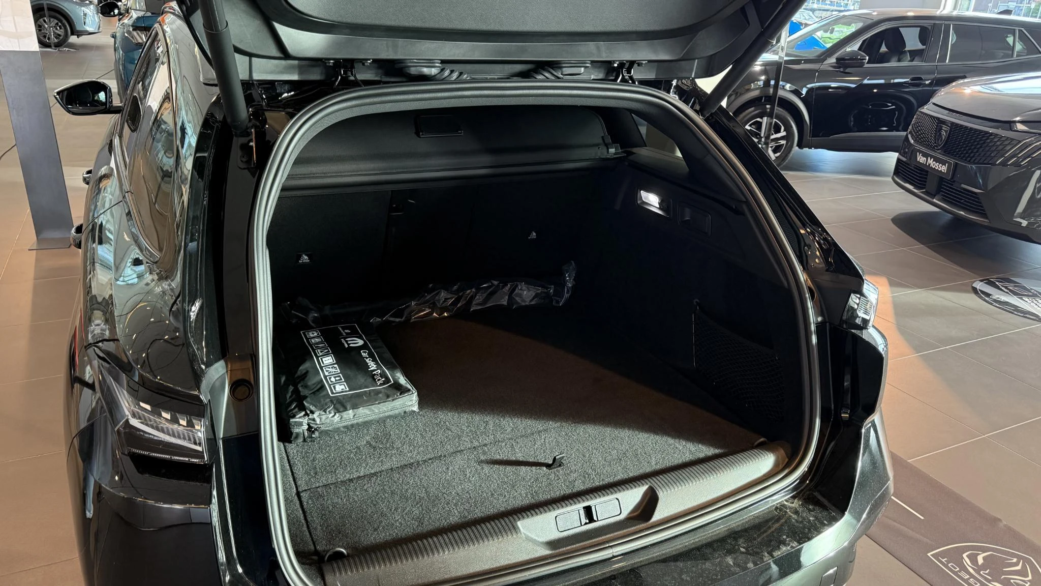 Peugeot-e-308-image-8