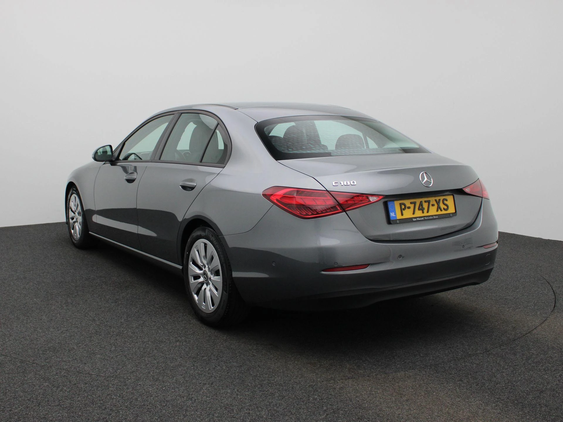 Mercedes-Benz-C-Klasse-image-1