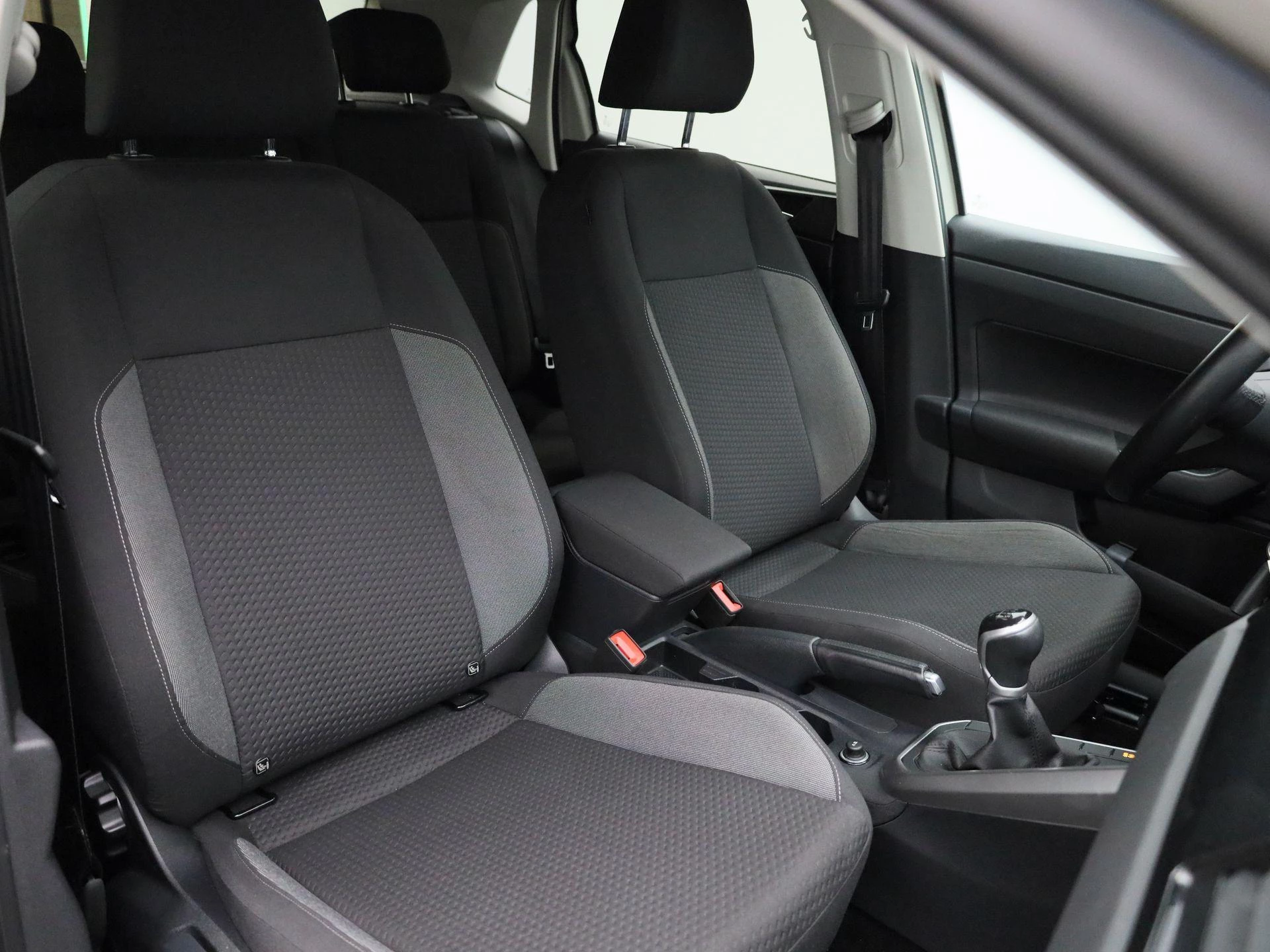Volkswagen-Polo-image-32