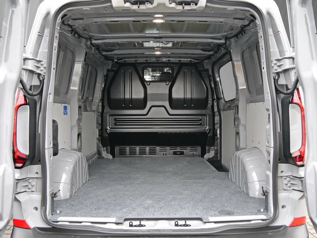 Volkswagen-Transporter-image-5