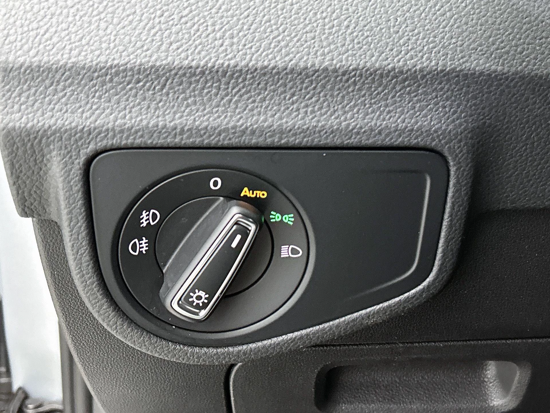 Volkswagen-Golf Sportsvan-image-15