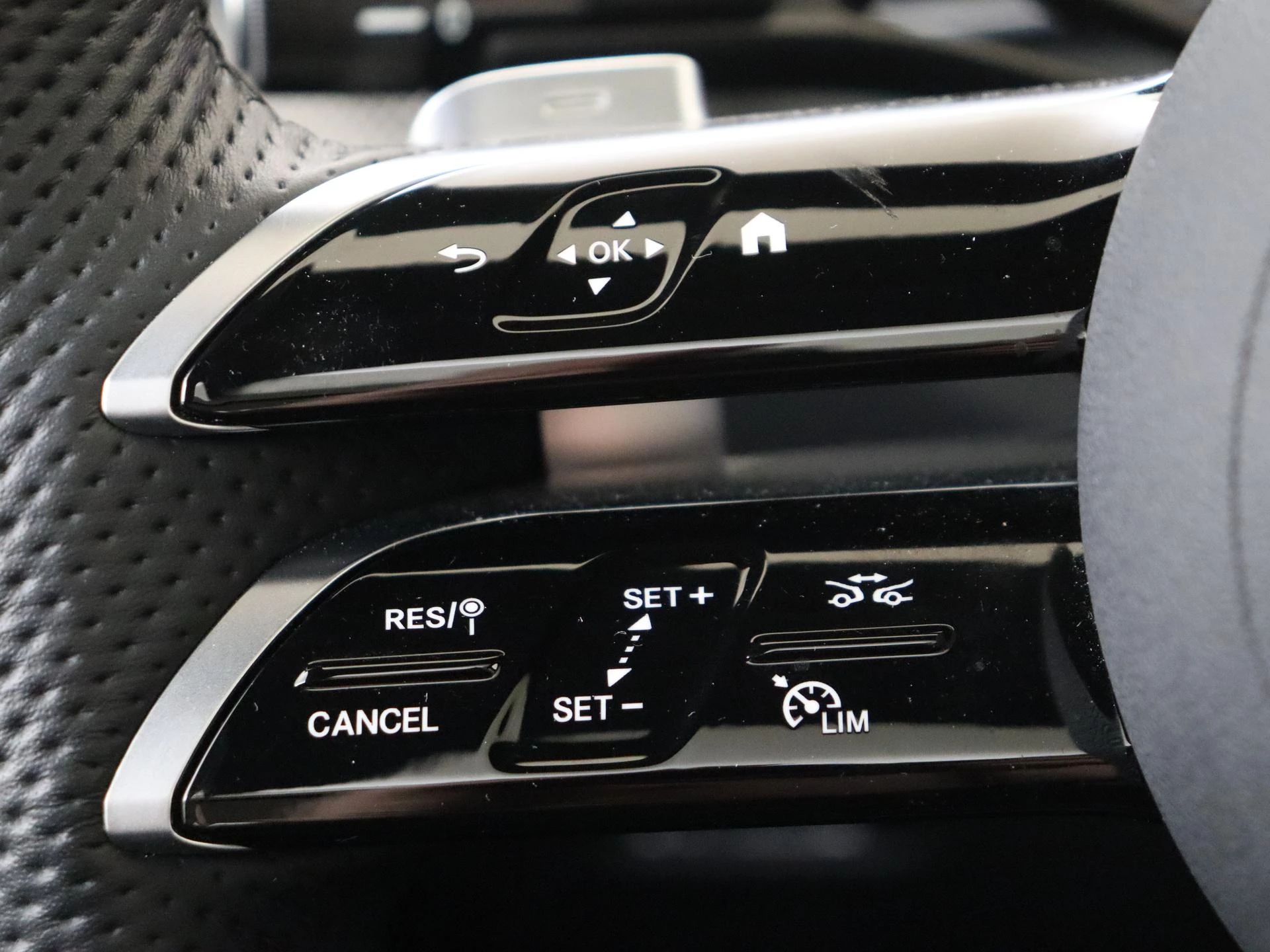 Mercedes-Benz-GLC-image-12