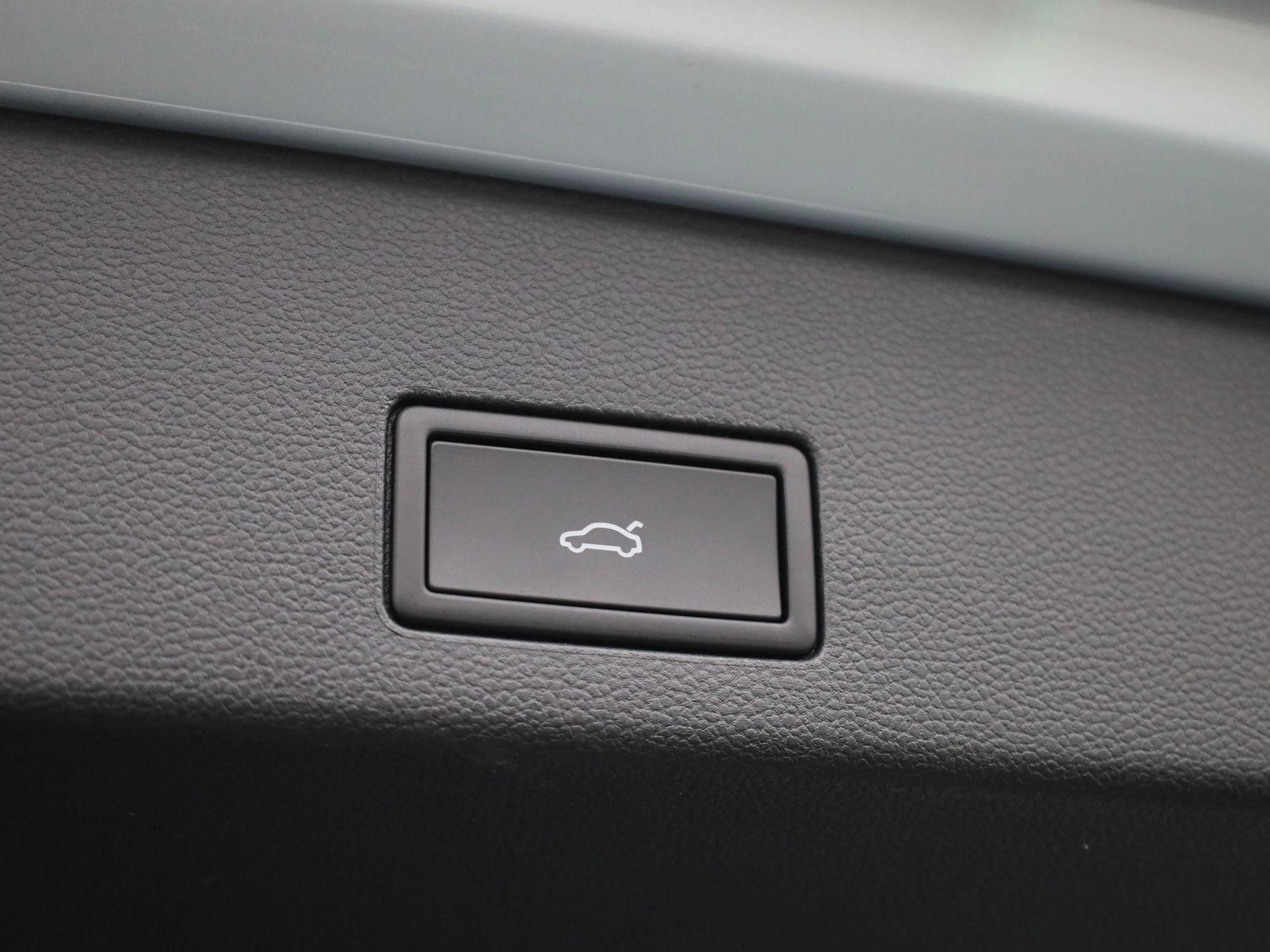 Volkswagen-Golf-image-14