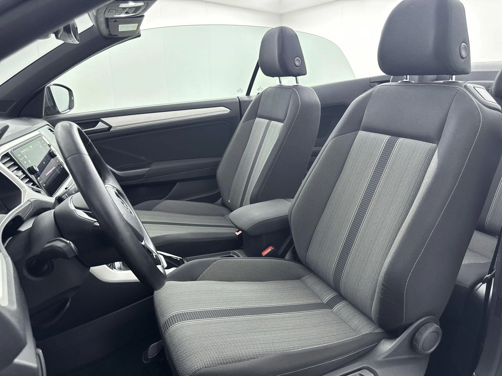 Volkswagen-T-Roc-image-10