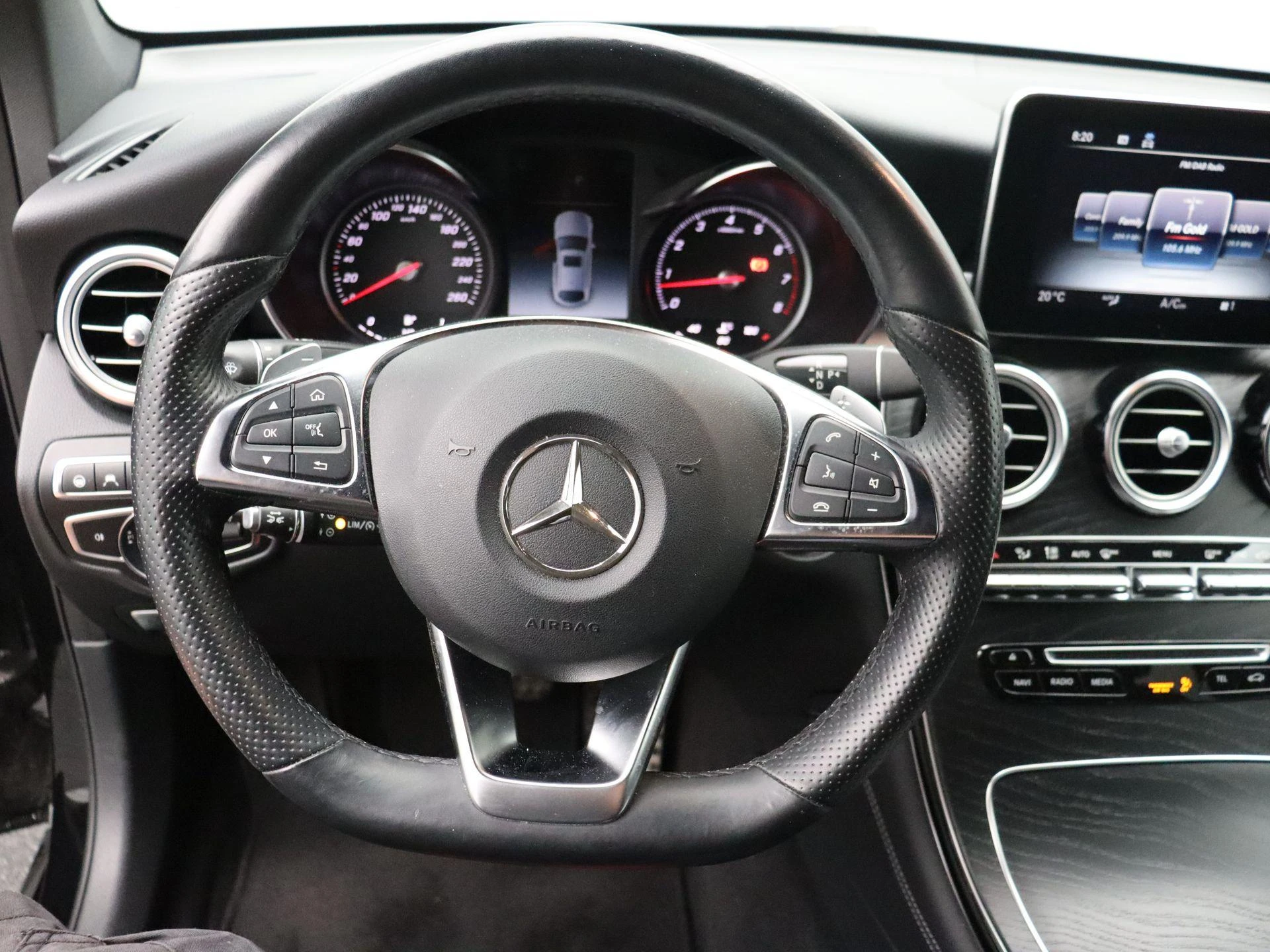 Mercedes-Benz-GLC-image-15