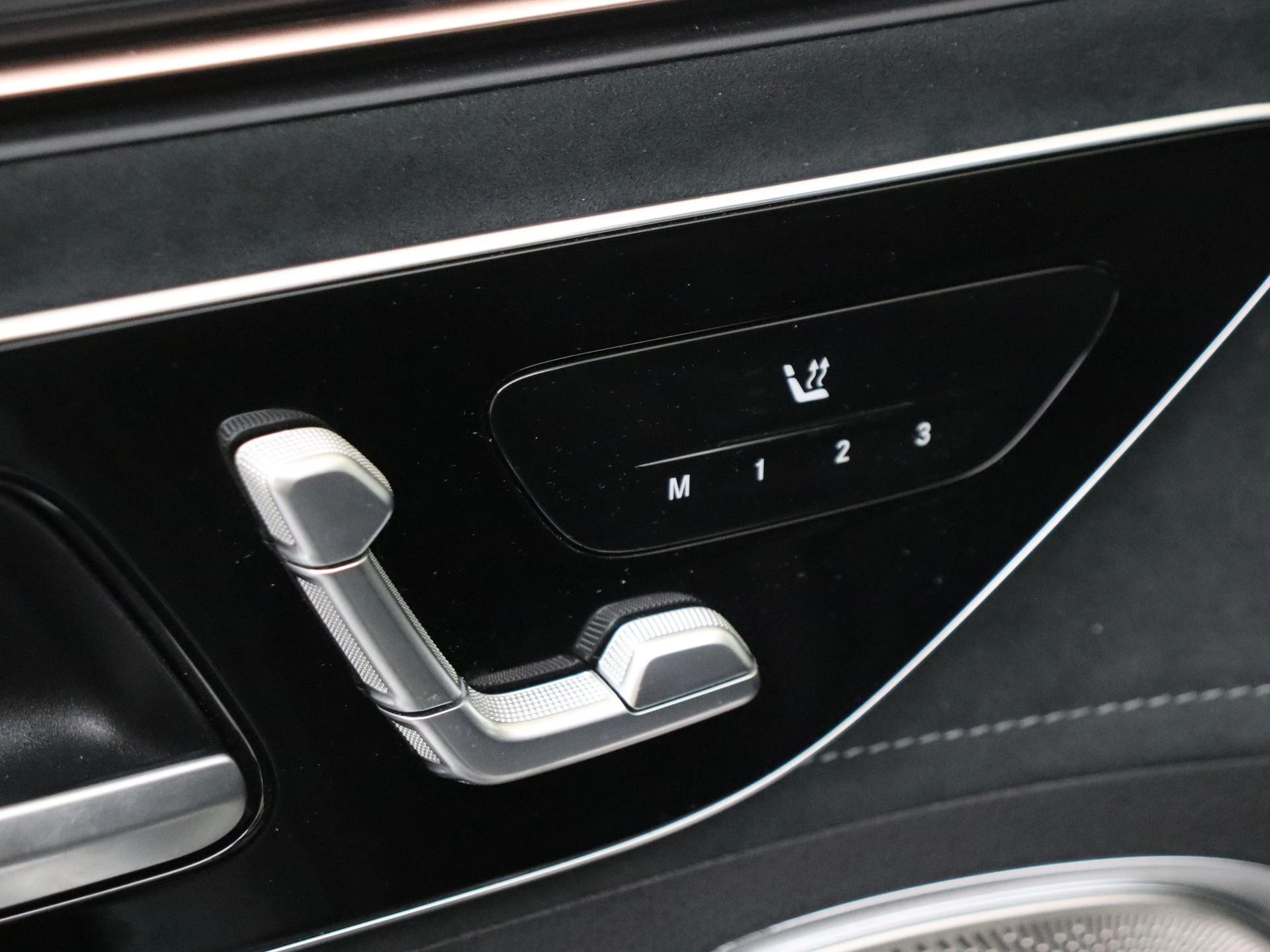 Mercedes-Benz-EQE-image-24