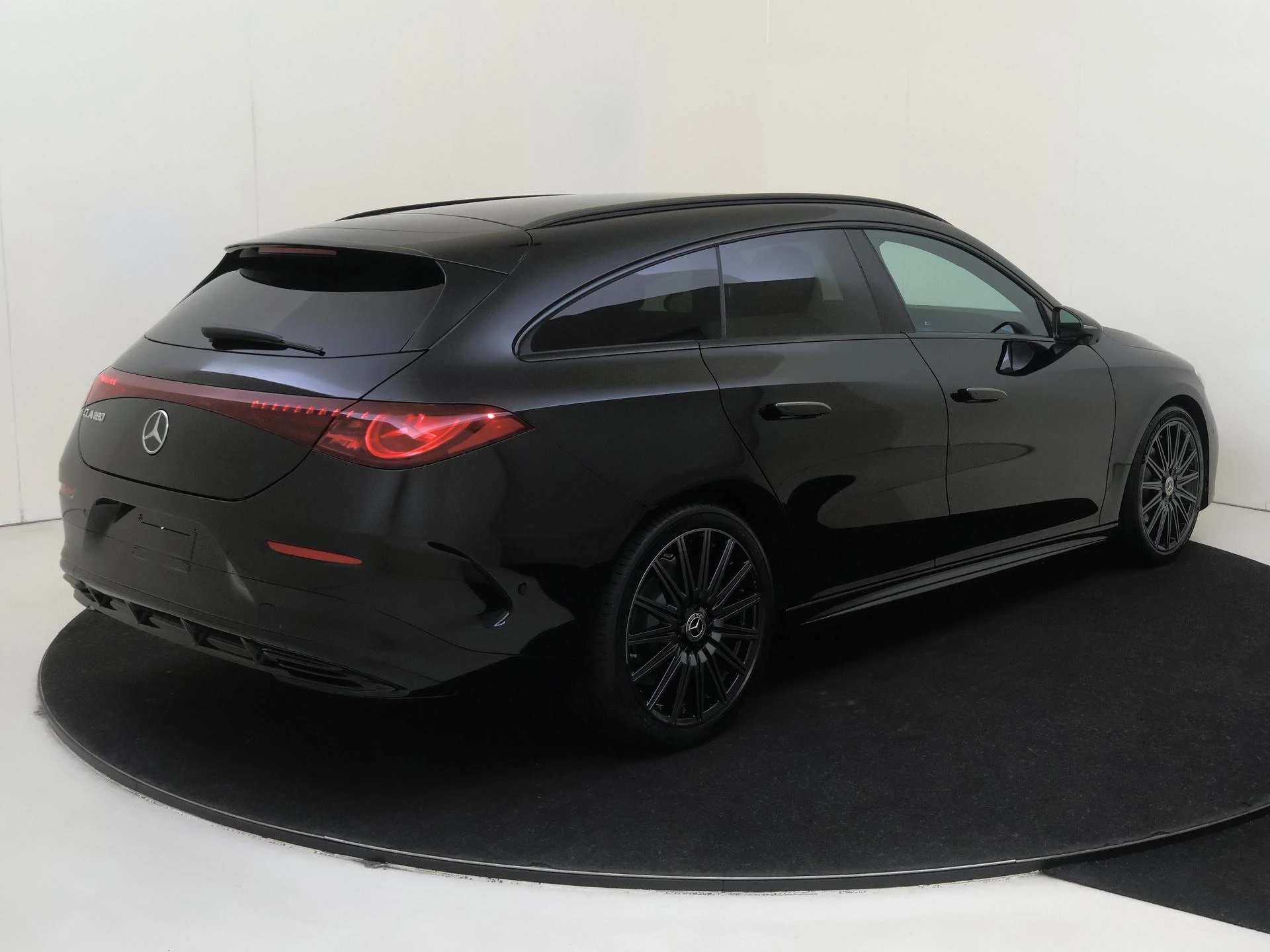 Mercedes-Benz-CLA-image-2