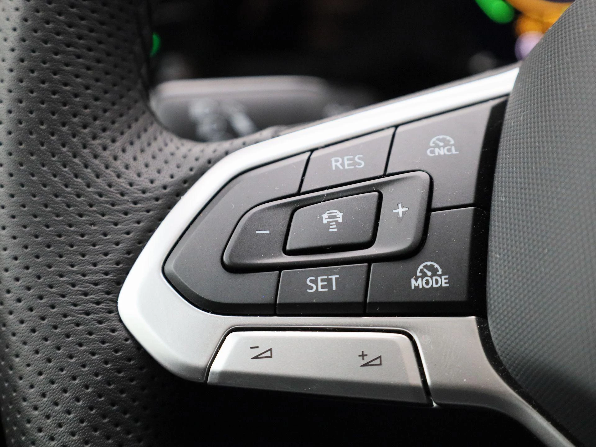 Volkswagen-Golf-image-17