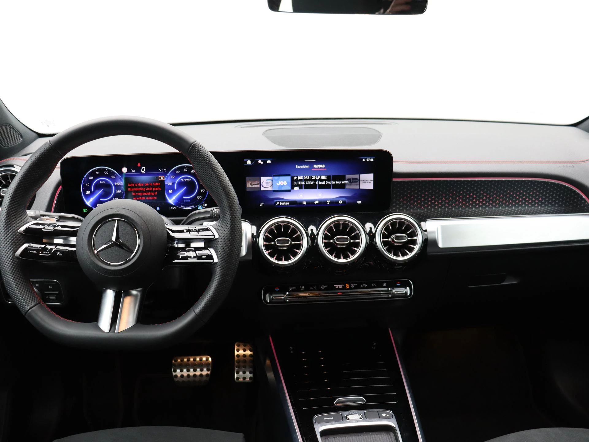 Mercedes-Benz EQB 250+ AMG Line + 7 ZITPLAATSEN + CARPLAY + NIGHTPAKKET +