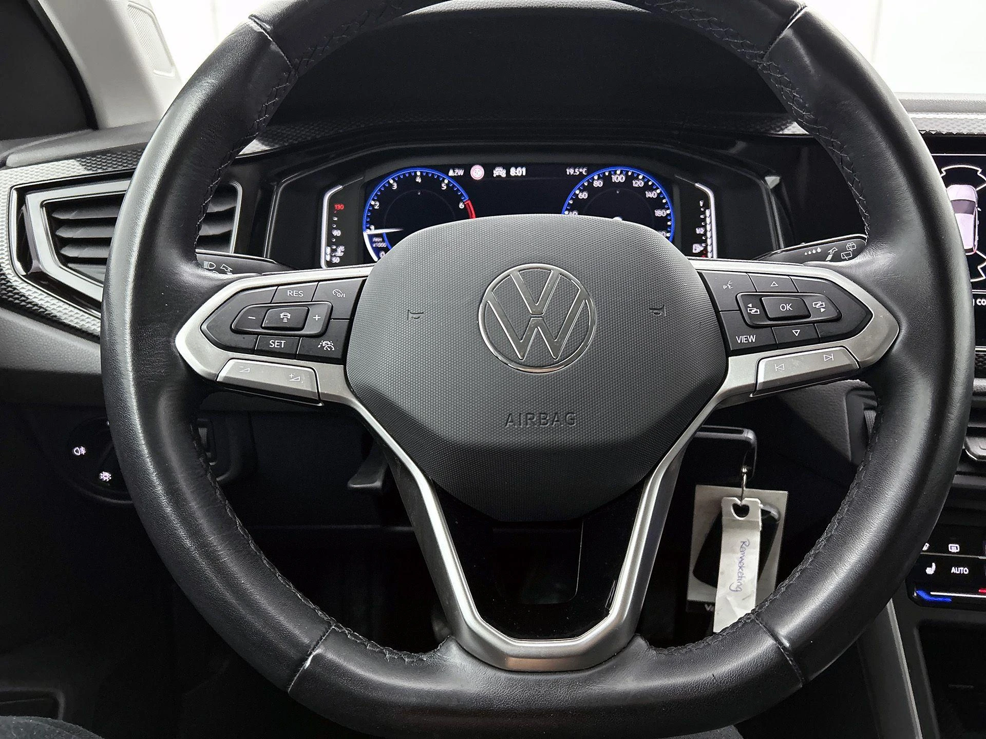 Volkswagen-Polo-image-29