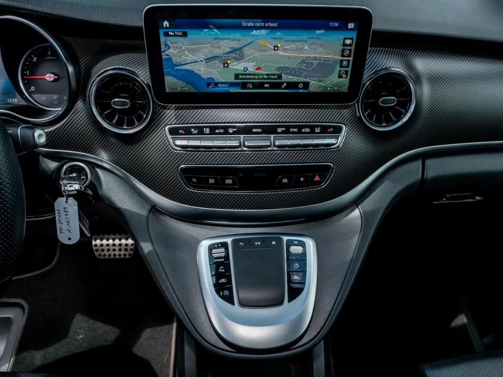 Mercedes-Benz-V-Klasse 300-image-9