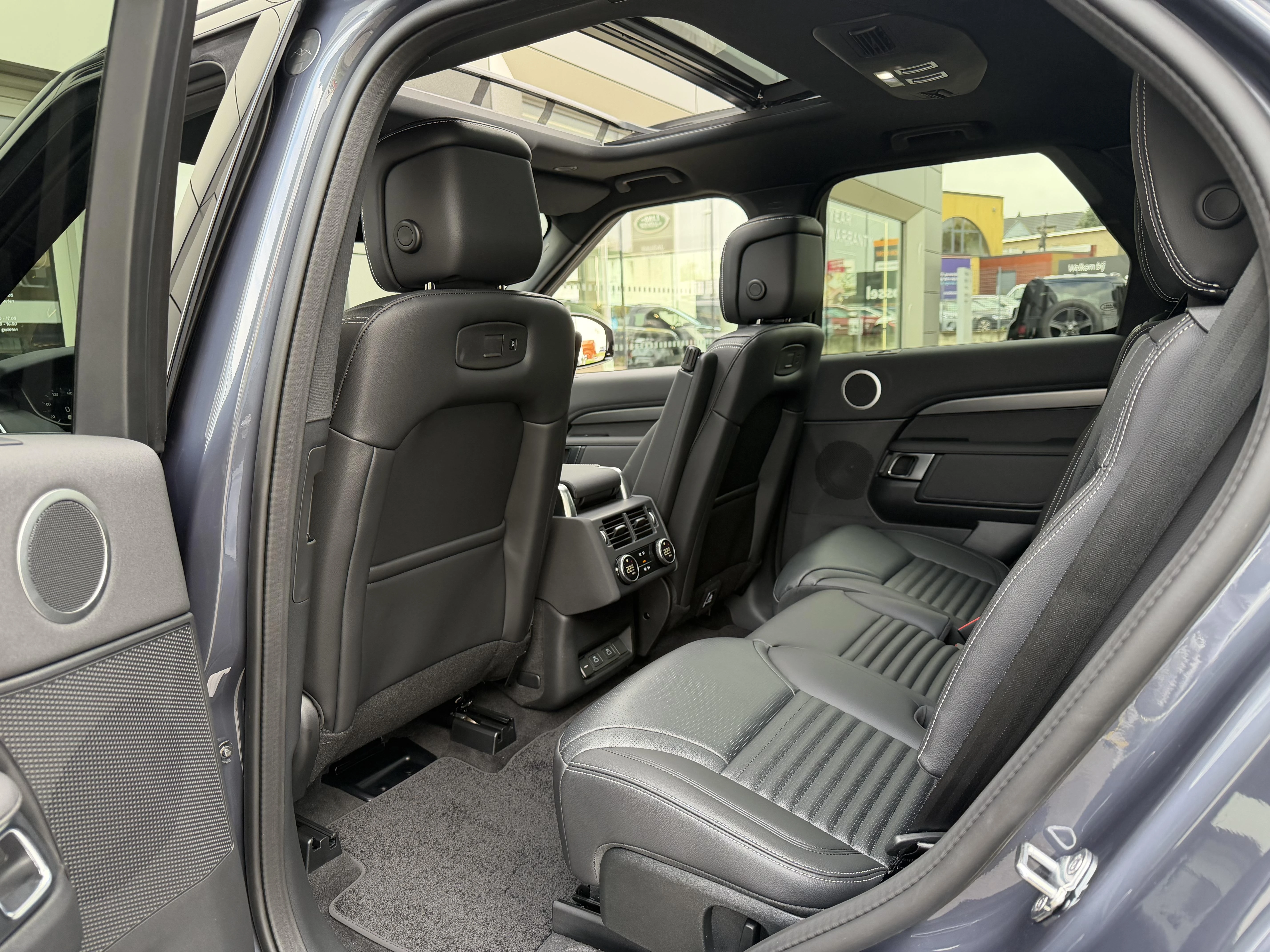 Land Rover-Discovery-image-11