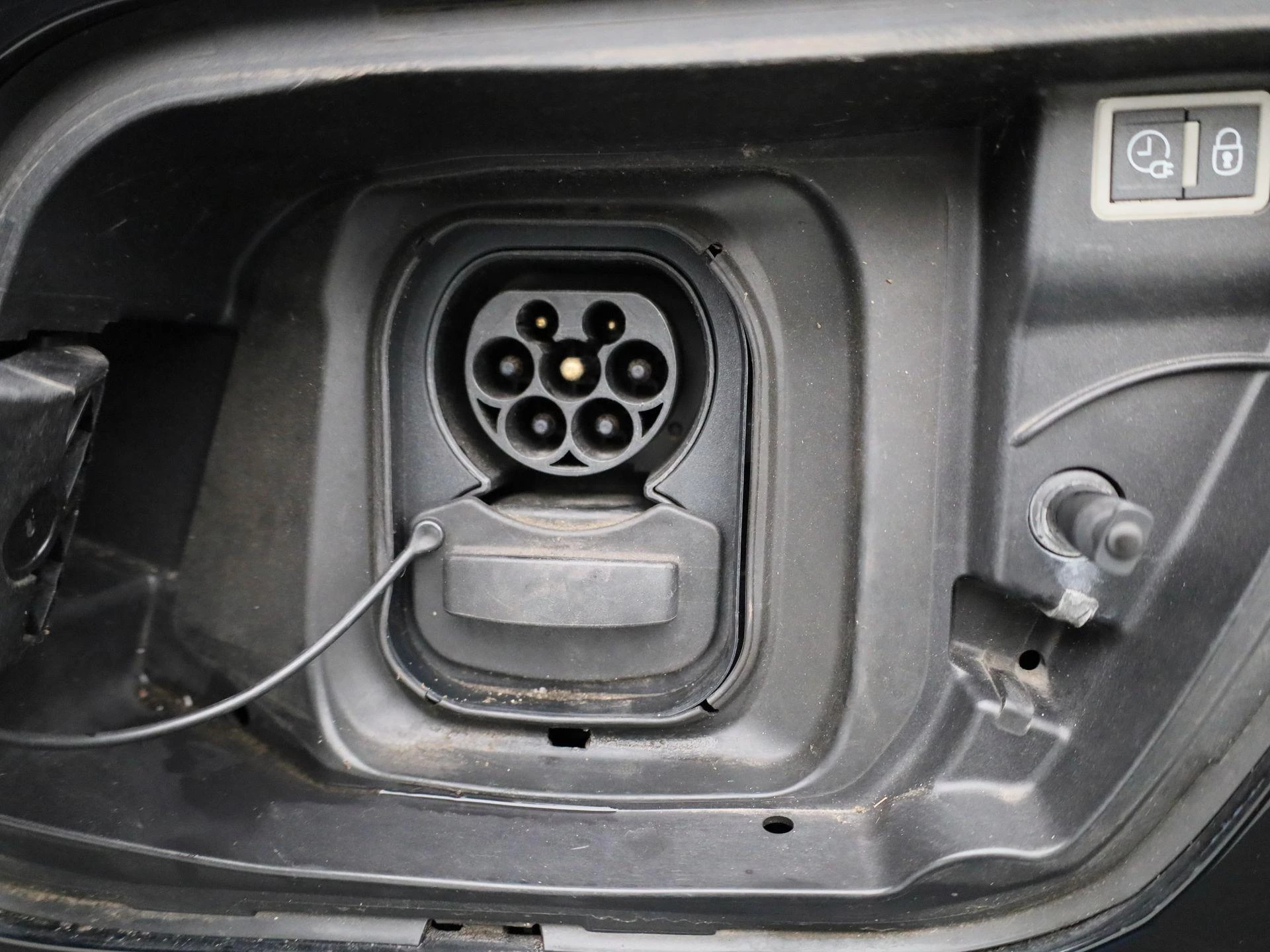 Peugeot-e-2008-image-14